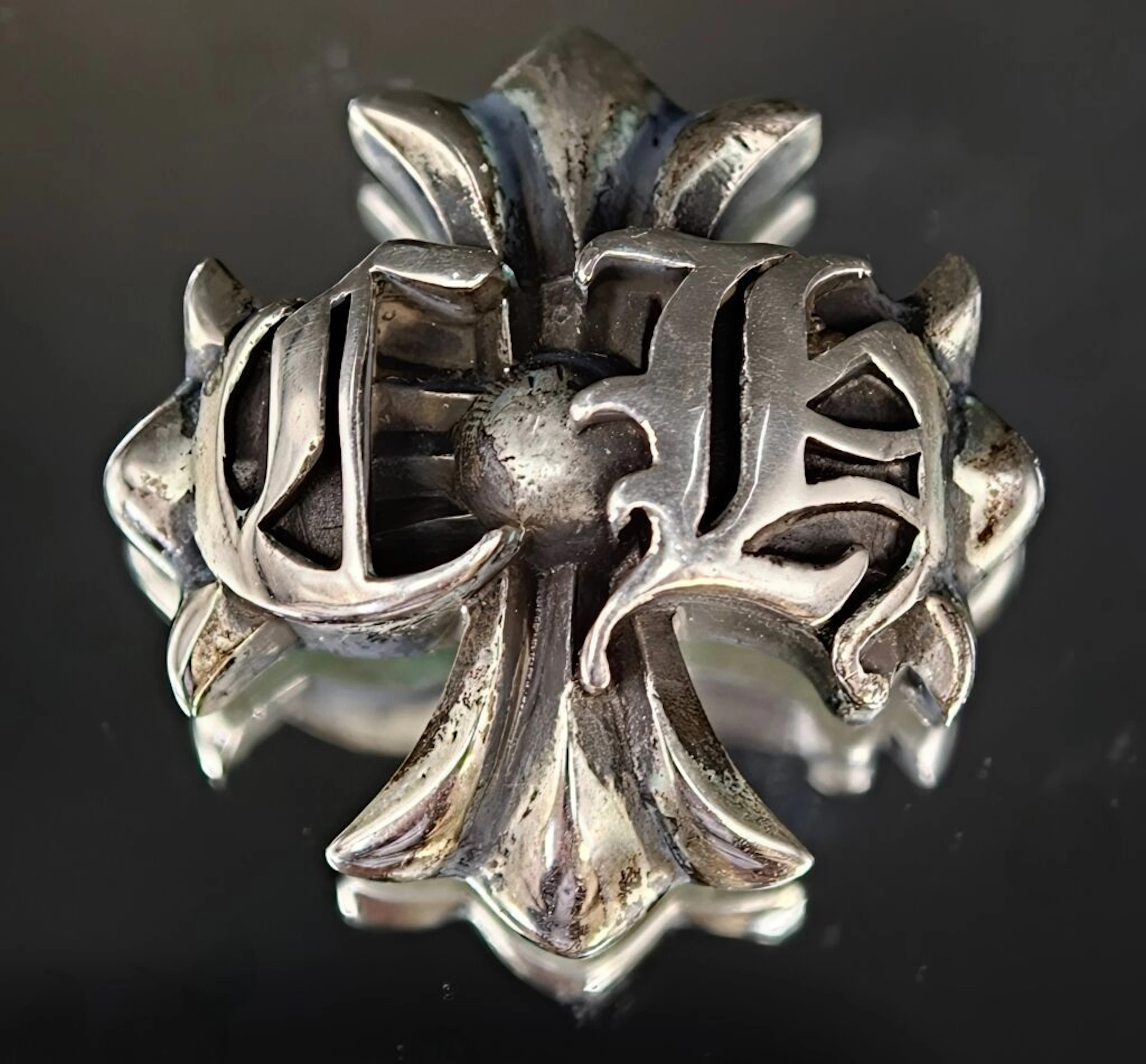 CHROME HEARTS. 2009. A 925‰ silver magnetic clasp in the shape of