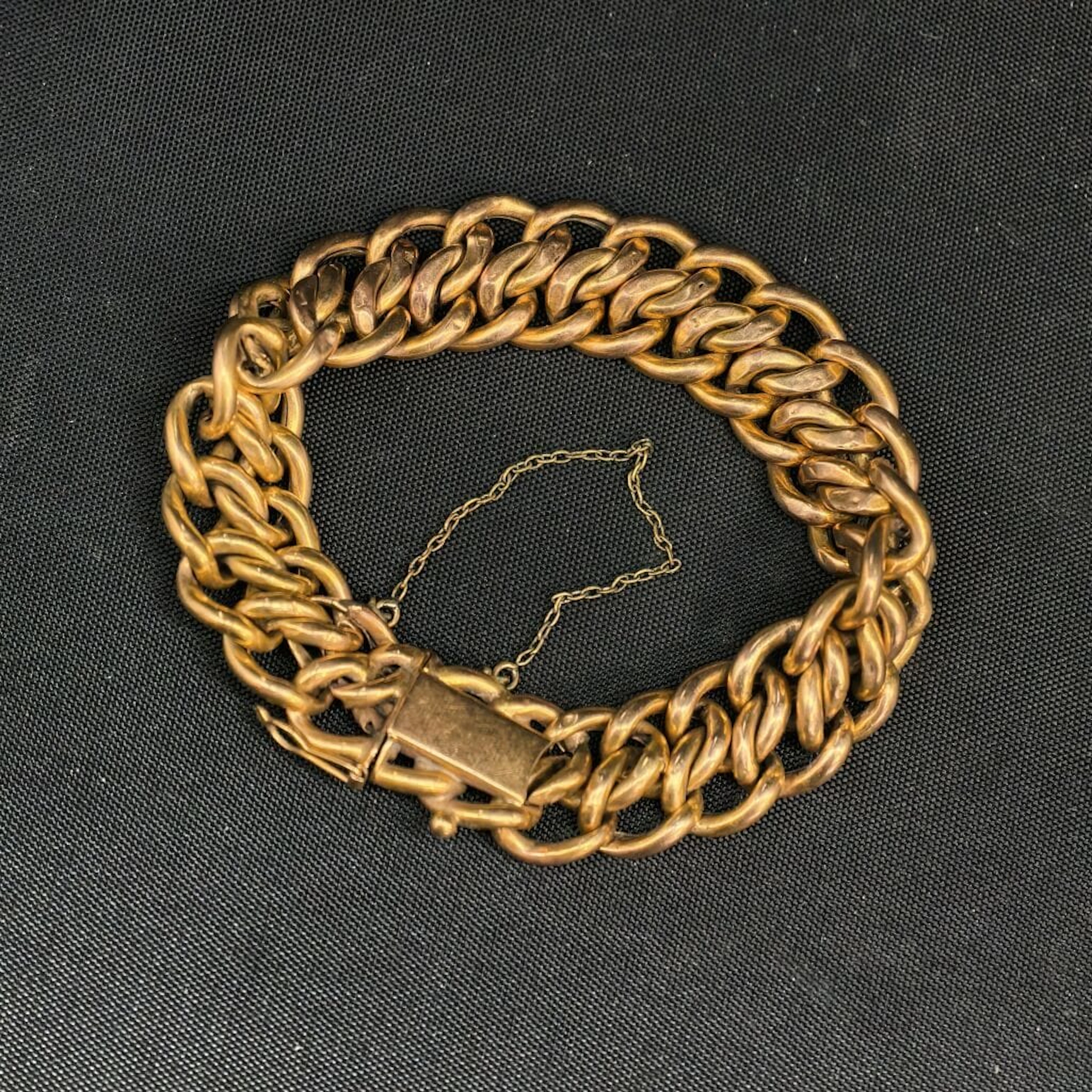 750‰ yellow gold bracelet with an American-style link design, NET