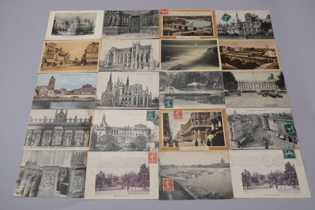POSTCARDS - CITIES Set of approximately 40 postcards. ASSORTED POSTCARDS: