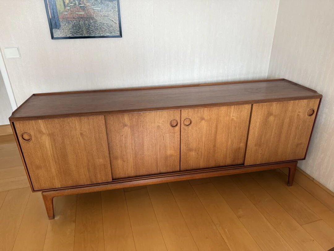 Arne HOVMAND-OLSEN (1919–1989). Rectangular teak sideboard, Mogens-Kold