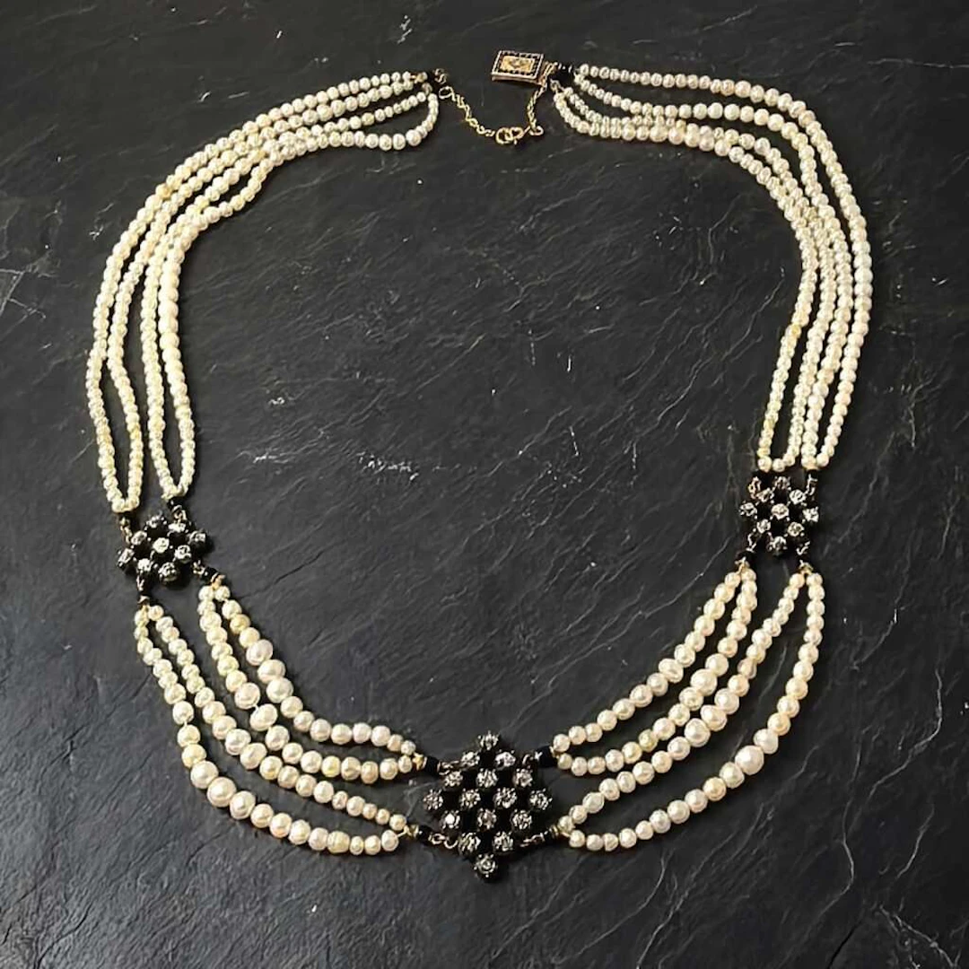750‰ gold and 800‰ silver draped "slavery-style" necklace composed