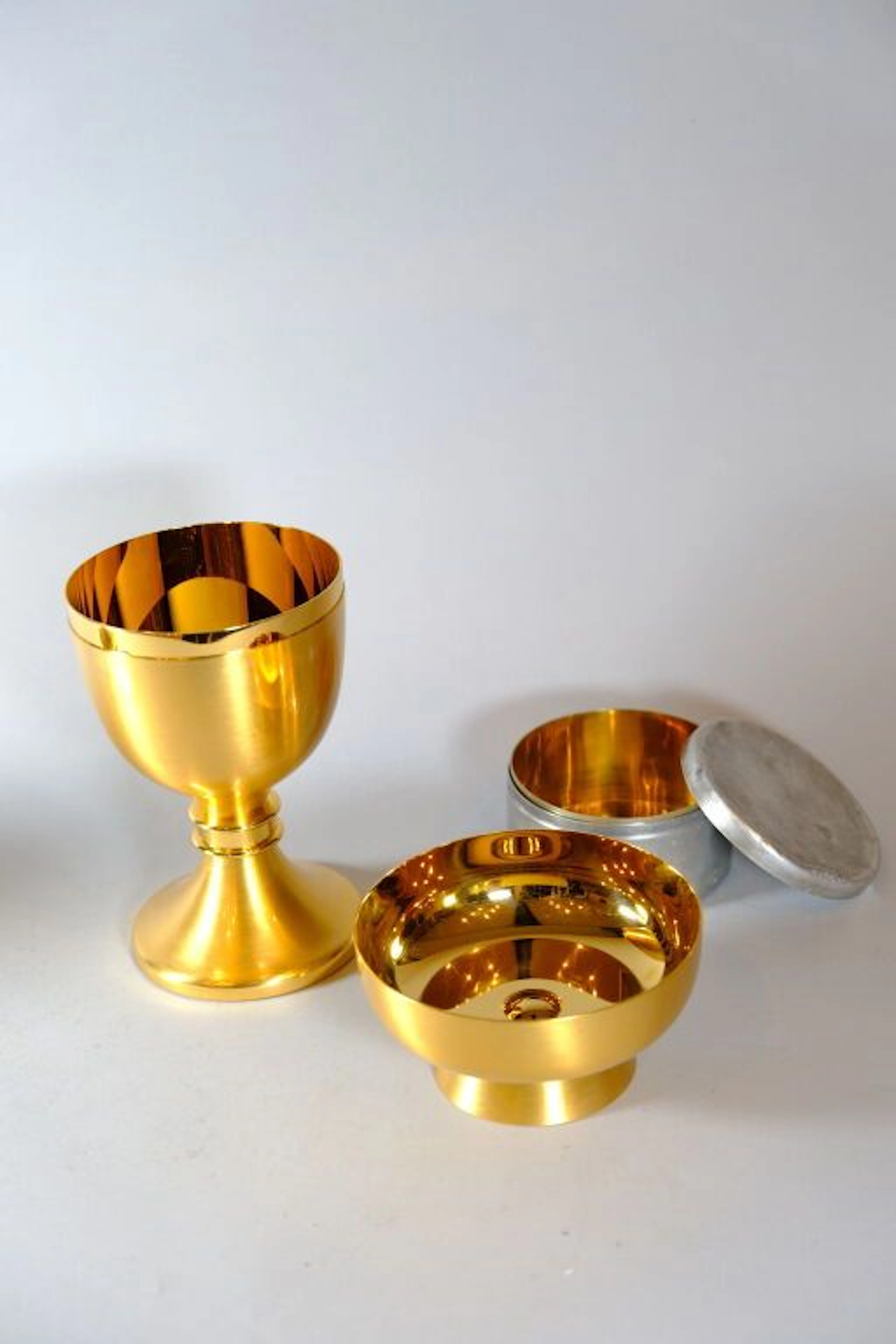 Chalice and its gilded brass cup; included is a cylindrical box in