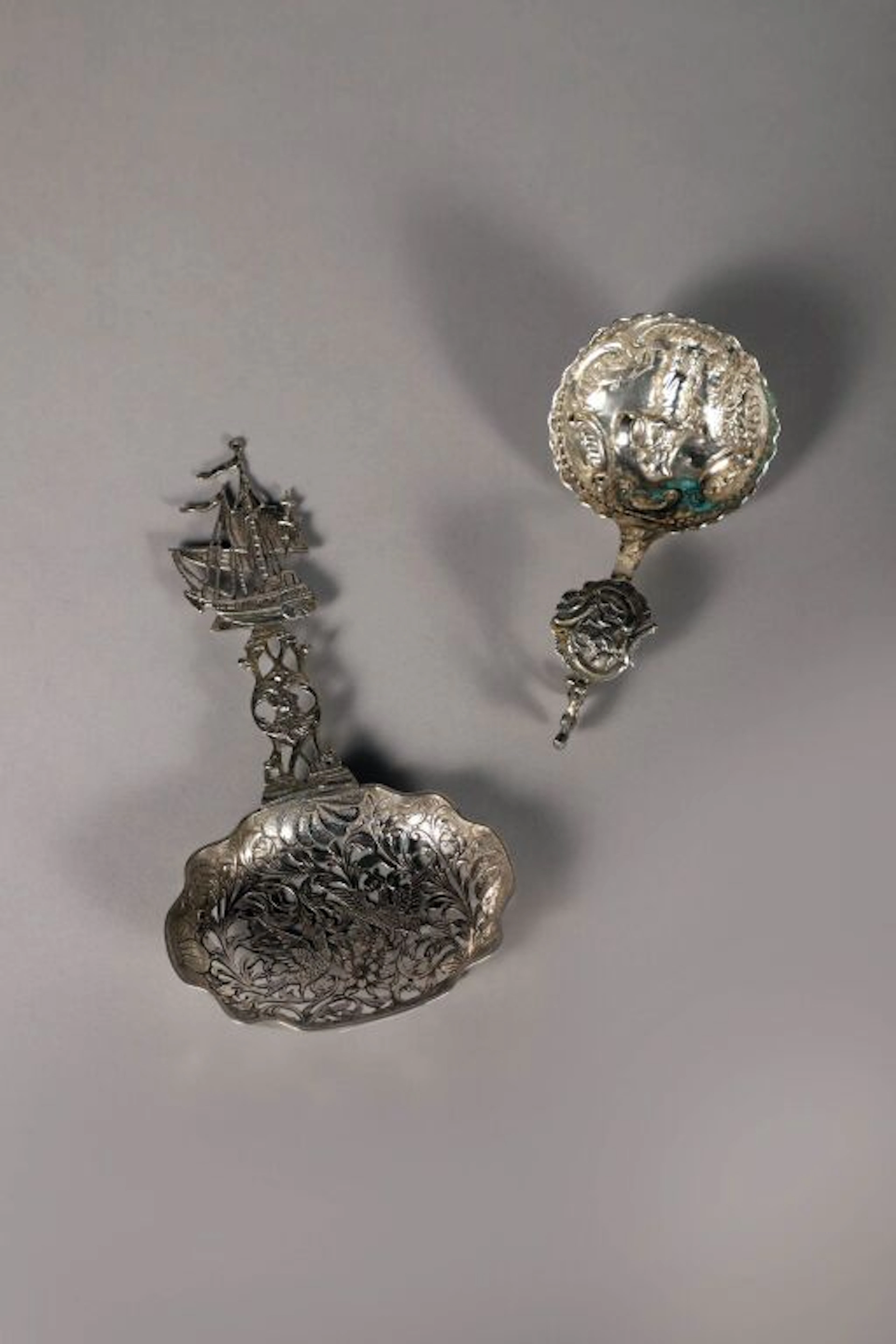 An 800/1000 silver set, marked with the swan export hallmark, consisting