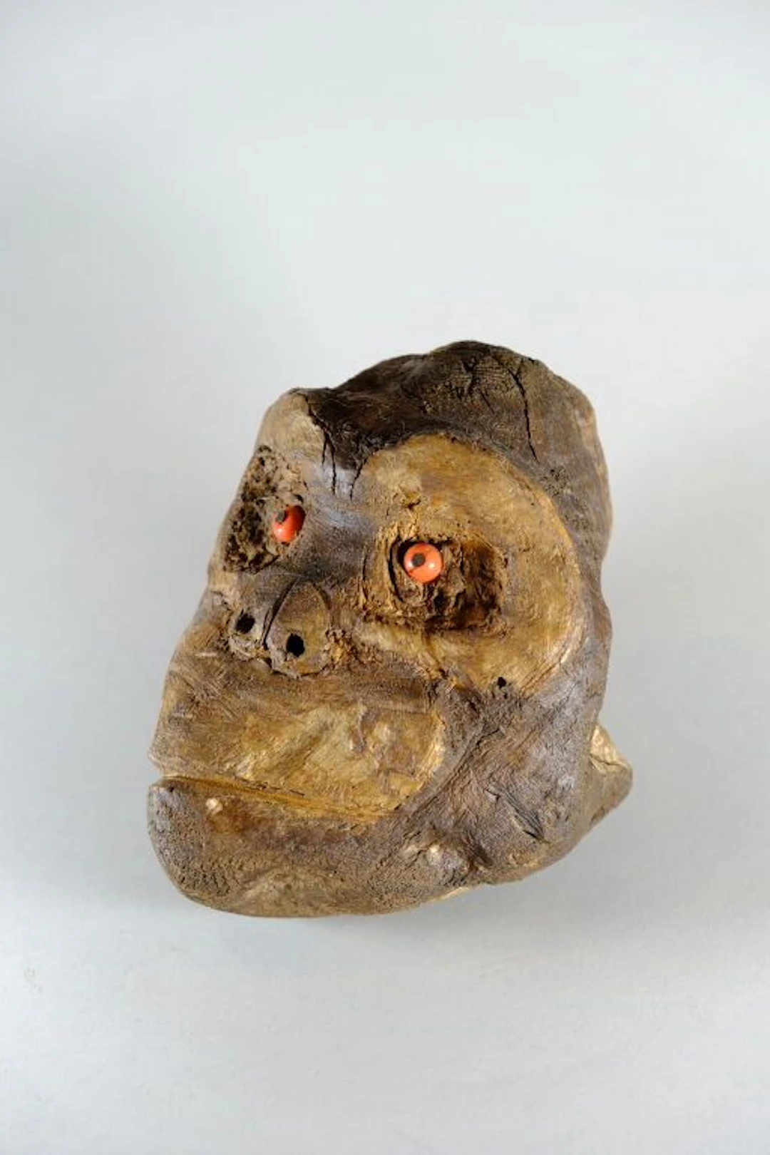 Jacques MALLET (1901–1995) Gorilla Head. Wooden sculpture with pearl
