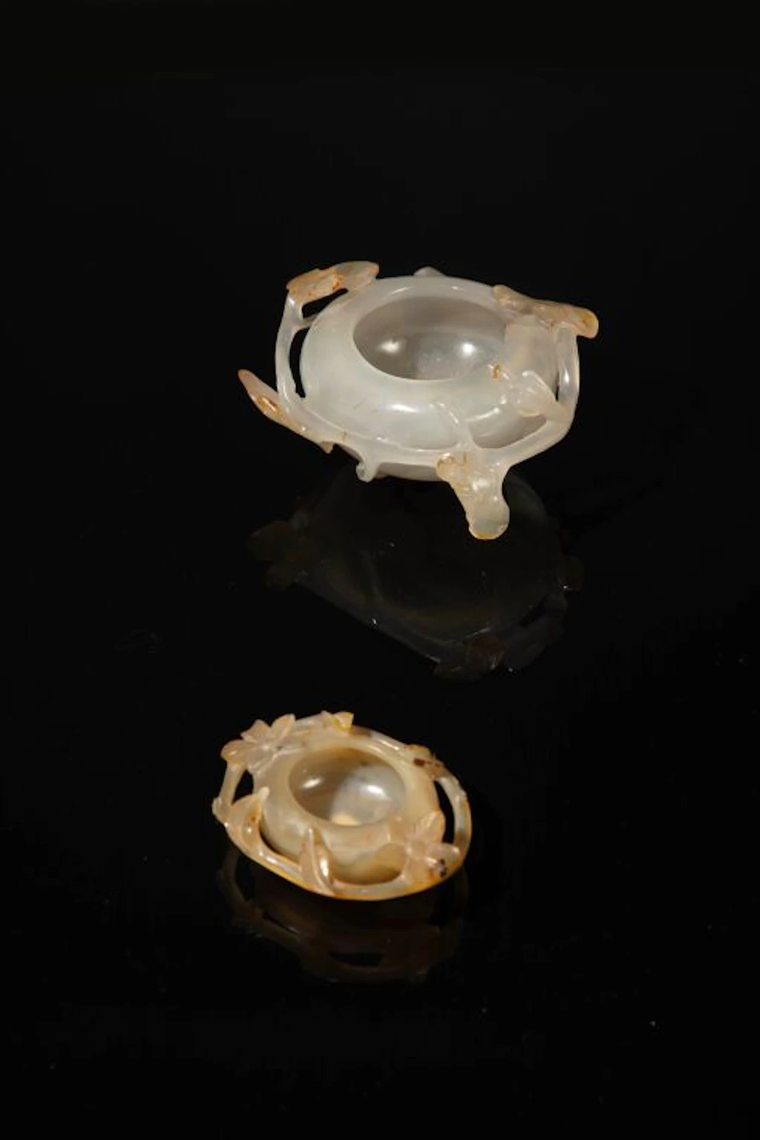 CHINA. Two agate brush-rinsers, one with an openwork border decorated