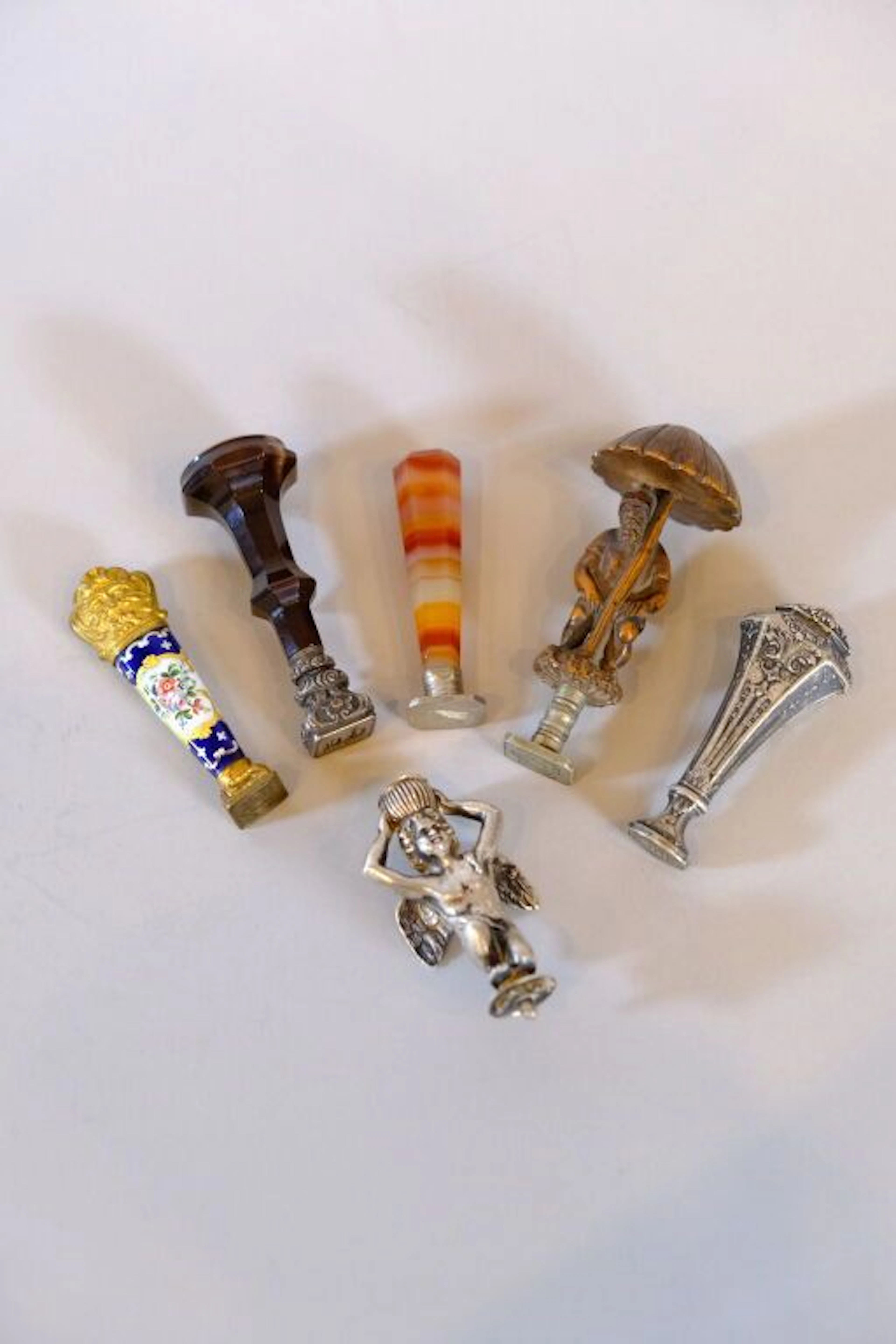 Set of 5 19th-century seals, including: - A wooden and metal seal