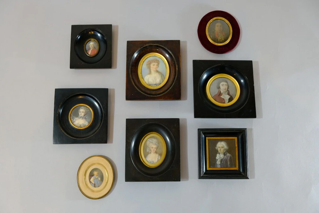 Set of 8 painted miniatures from the 18th and 19th centuries, including: