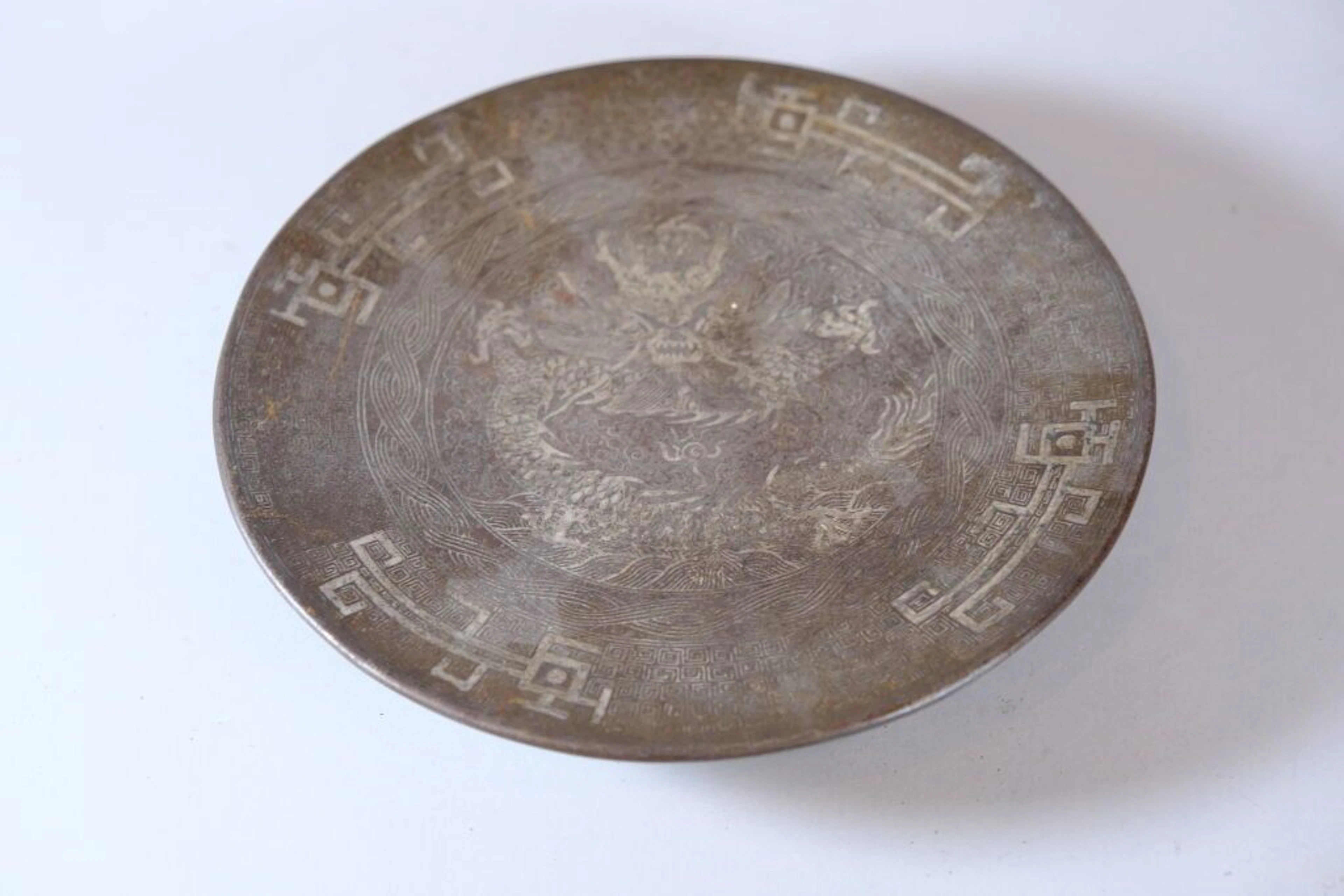 CHINA. Metal bowl with silver-plated raised edges, engraved with a