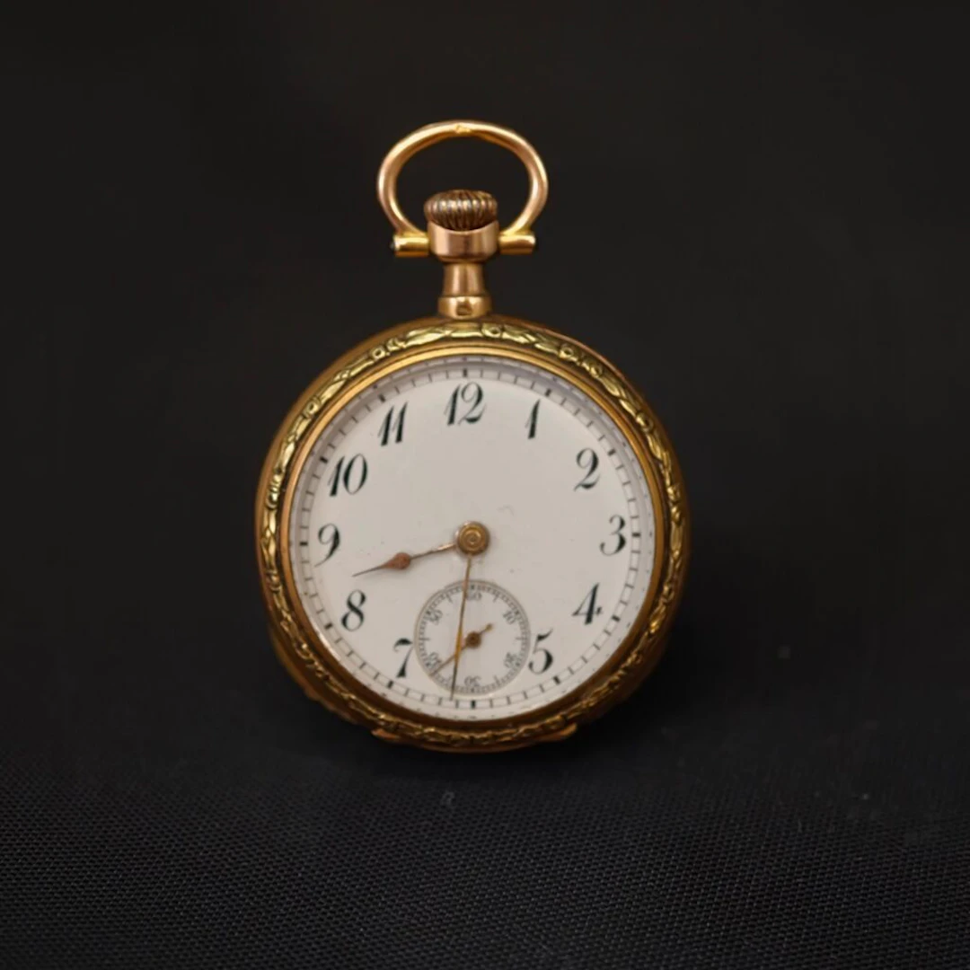 Two-tone 750‰ gold pocket watch, white enamel dial, railway-style