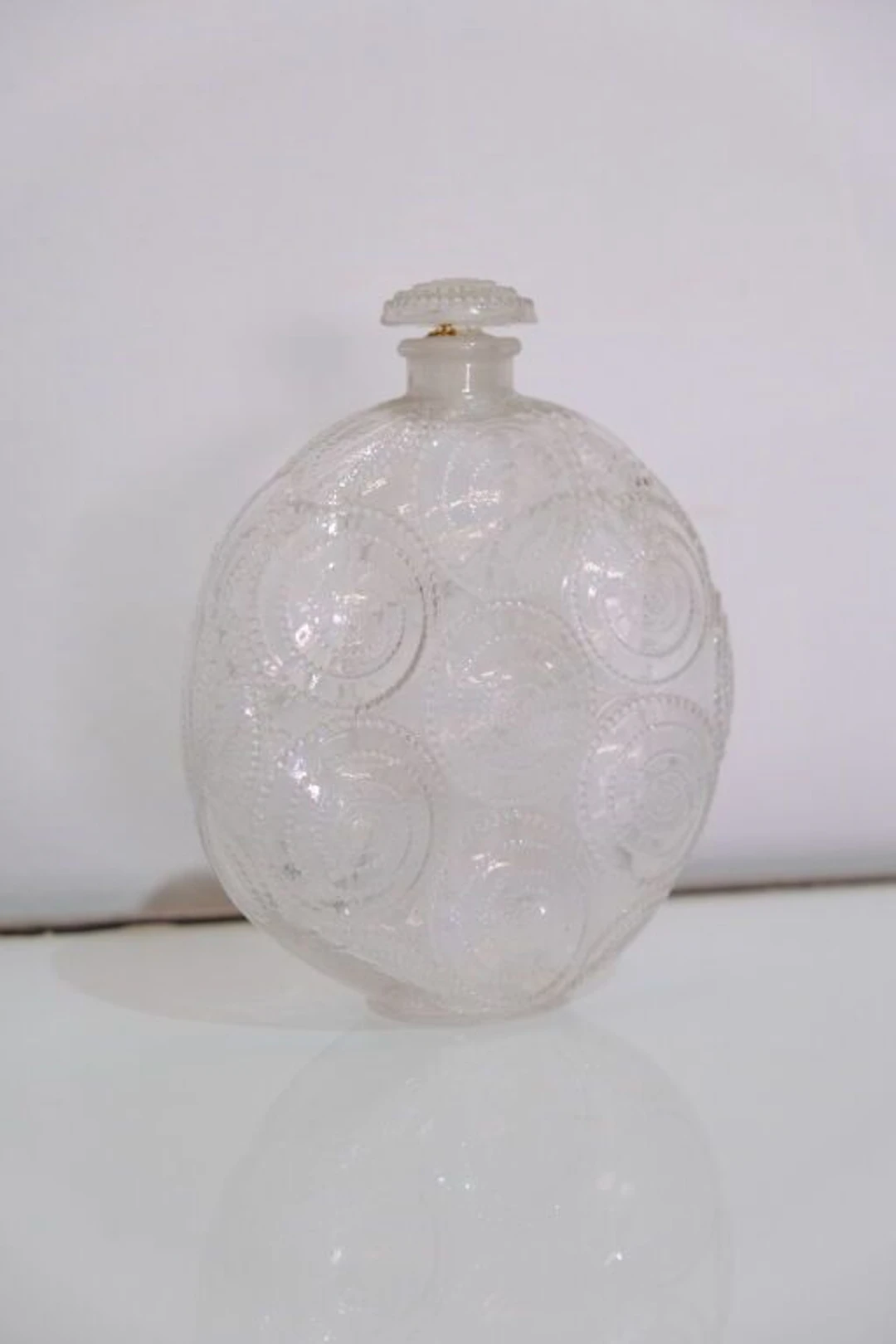 René LALIQUE for Forvil perfumes. Relief. Design created circa 1924.