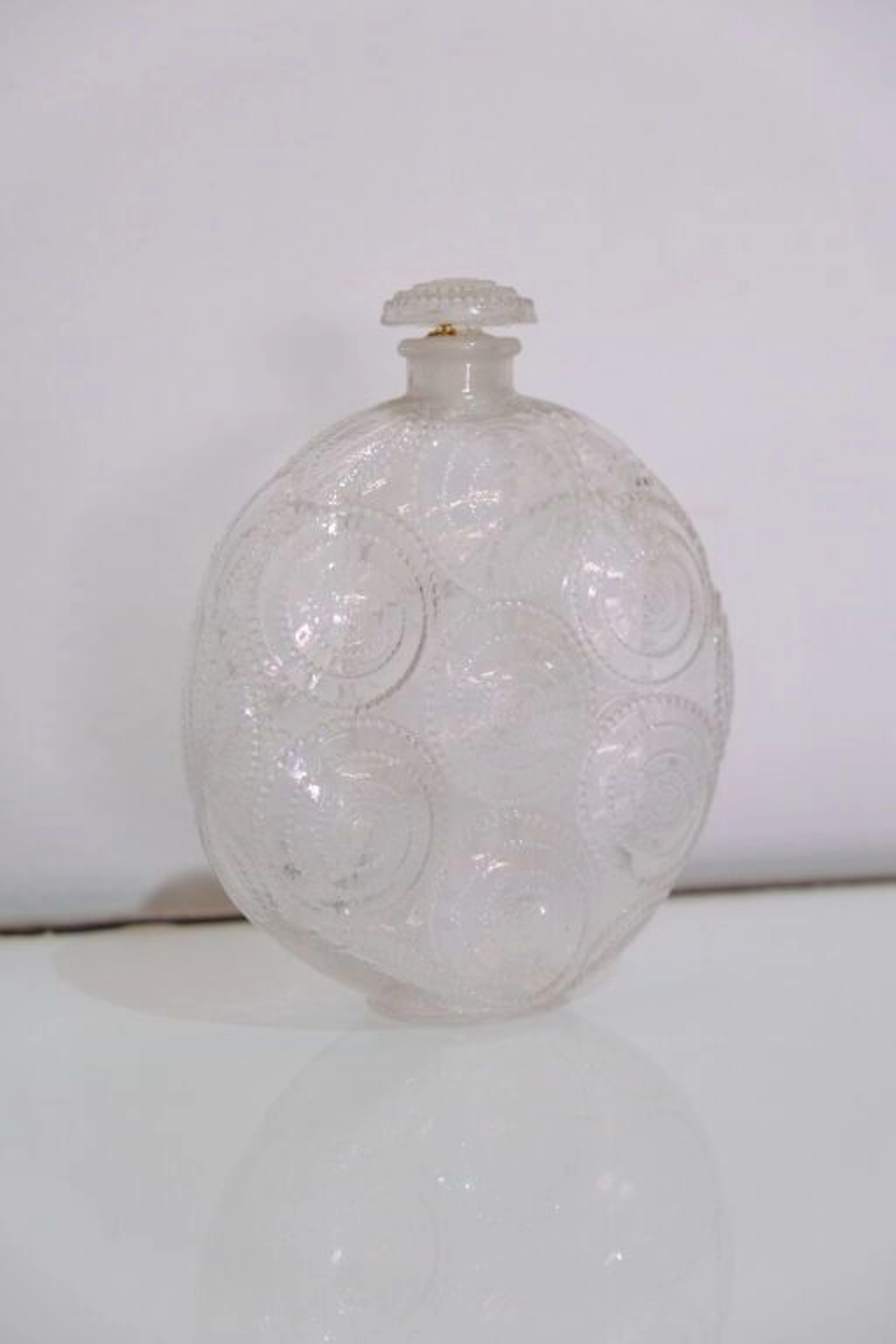 René LALIQUE for Forvil perfumes. Relief. Design created circa 1924.