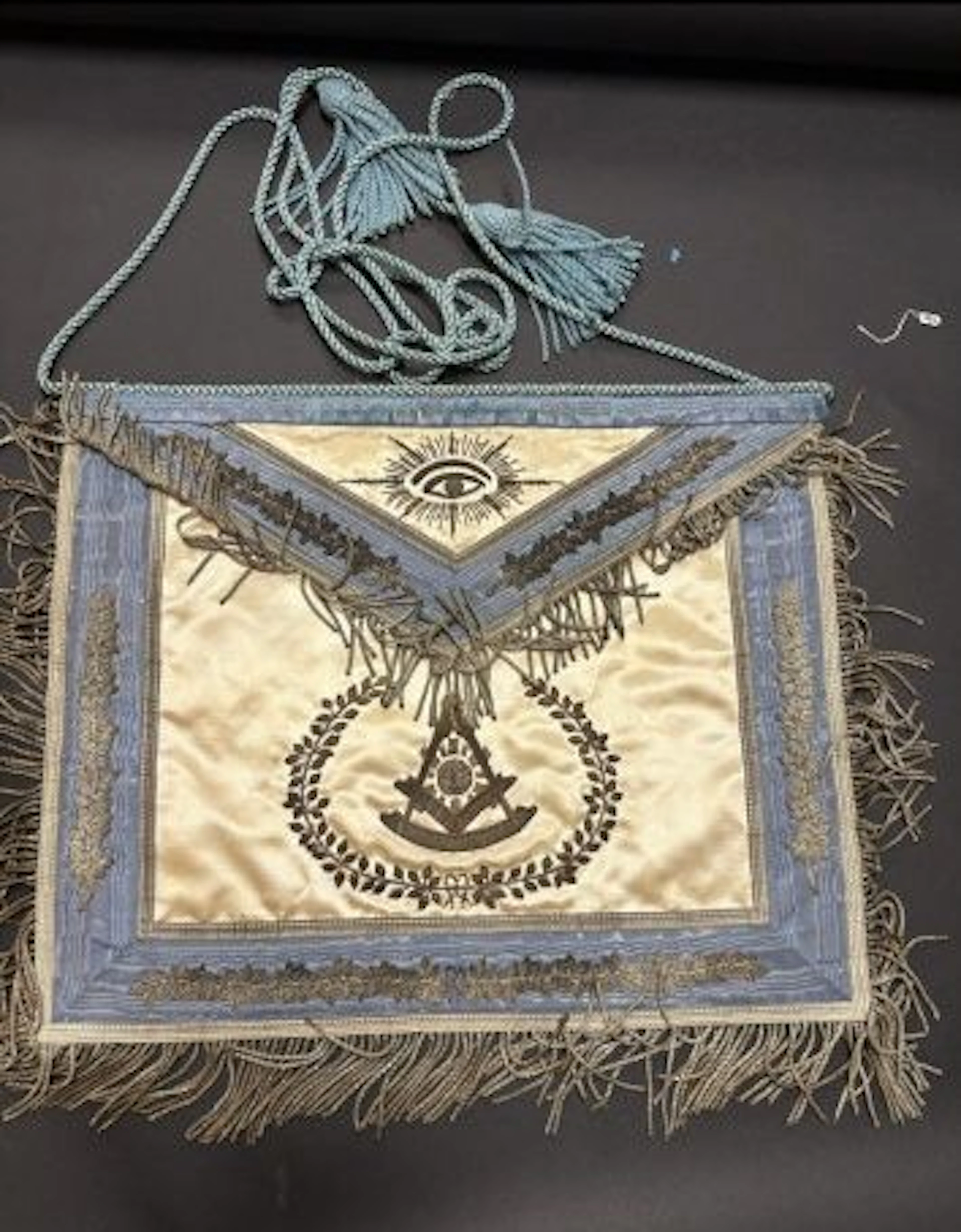 American Past Master's apron from the Bethlehem Lodge, made of cream-colored