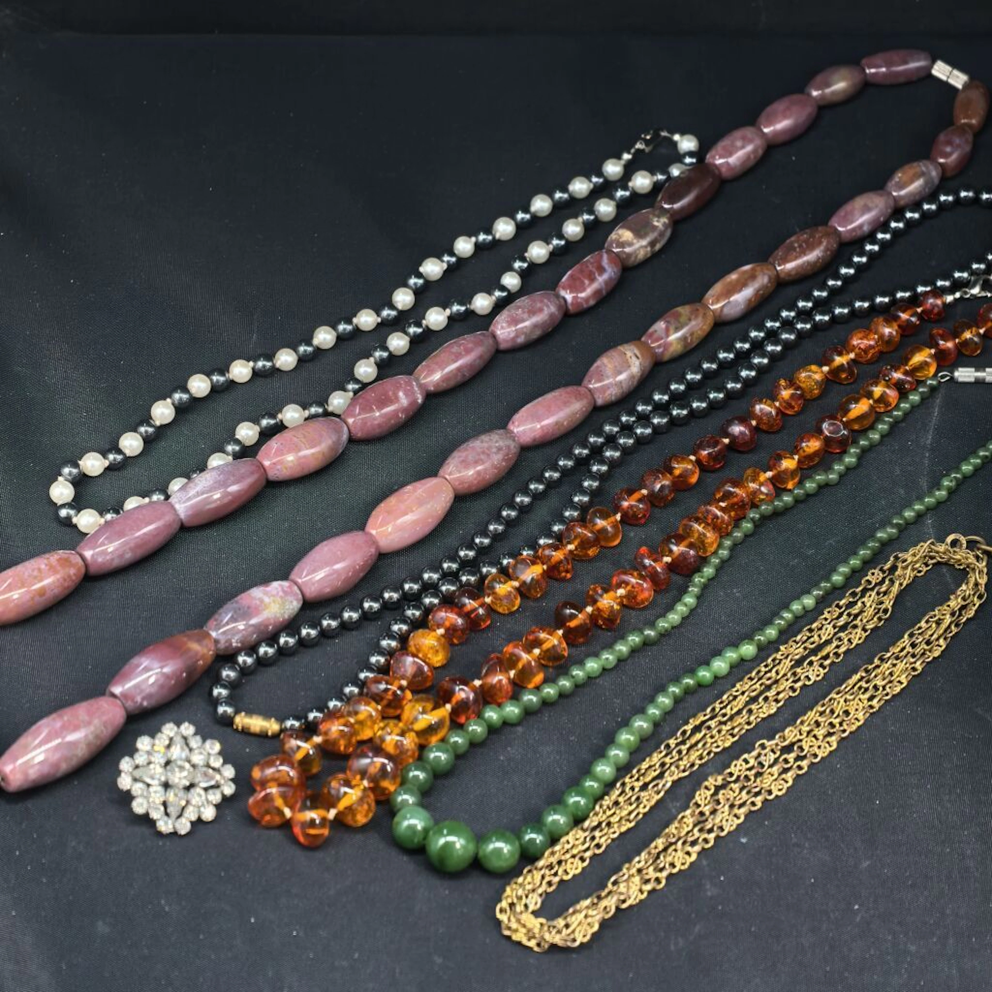 Set of costume jewelry necklaces made of stone or plastic with Silver