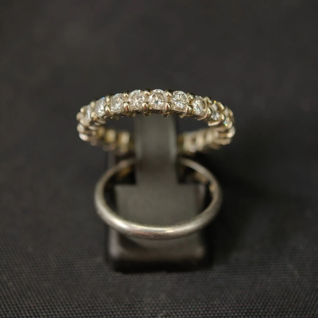 Set of two 950‰ platinum wedding bands, one entirely set with brilliant-cut