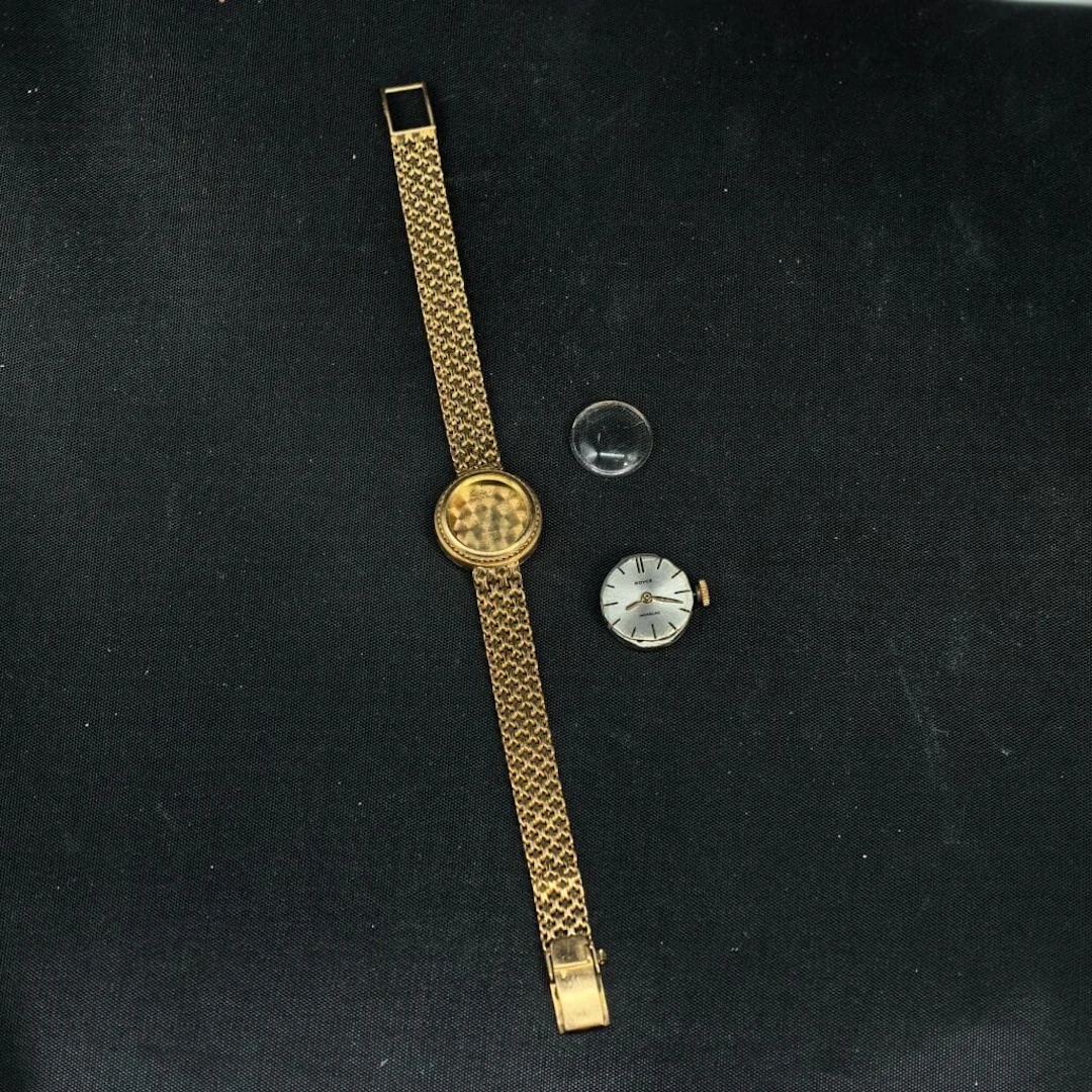 Women's watch made of 750‰ yellow gold, with a net weight of 18.4