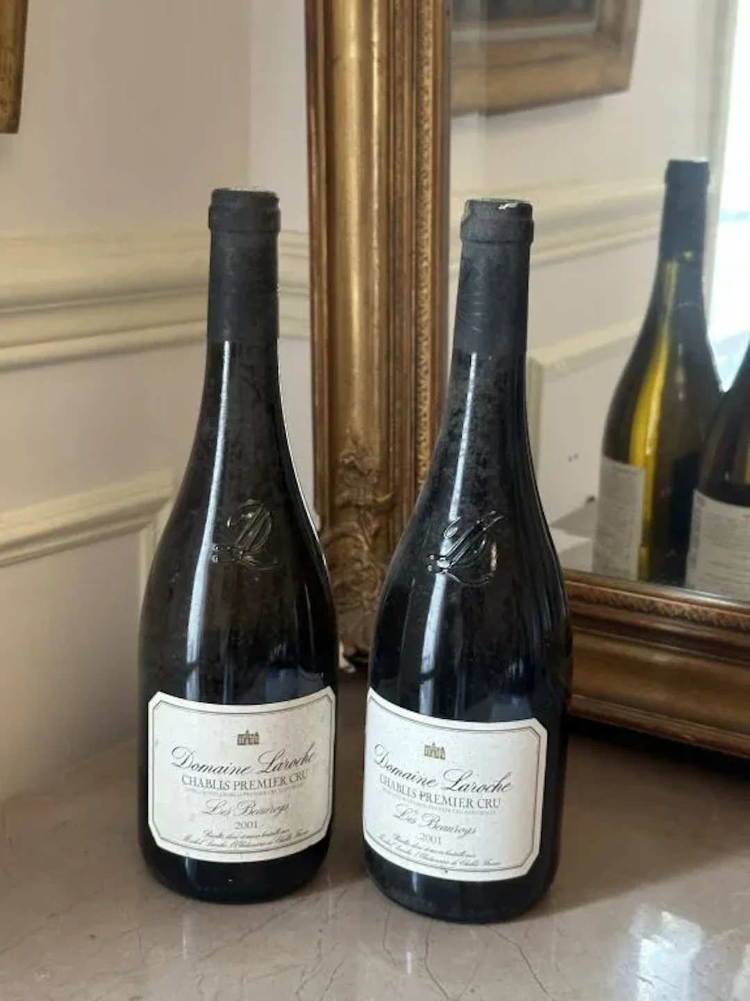 CHABLIS 1er Cru "Les Beauroys" 2001 - Domaine Laroche. Labels are