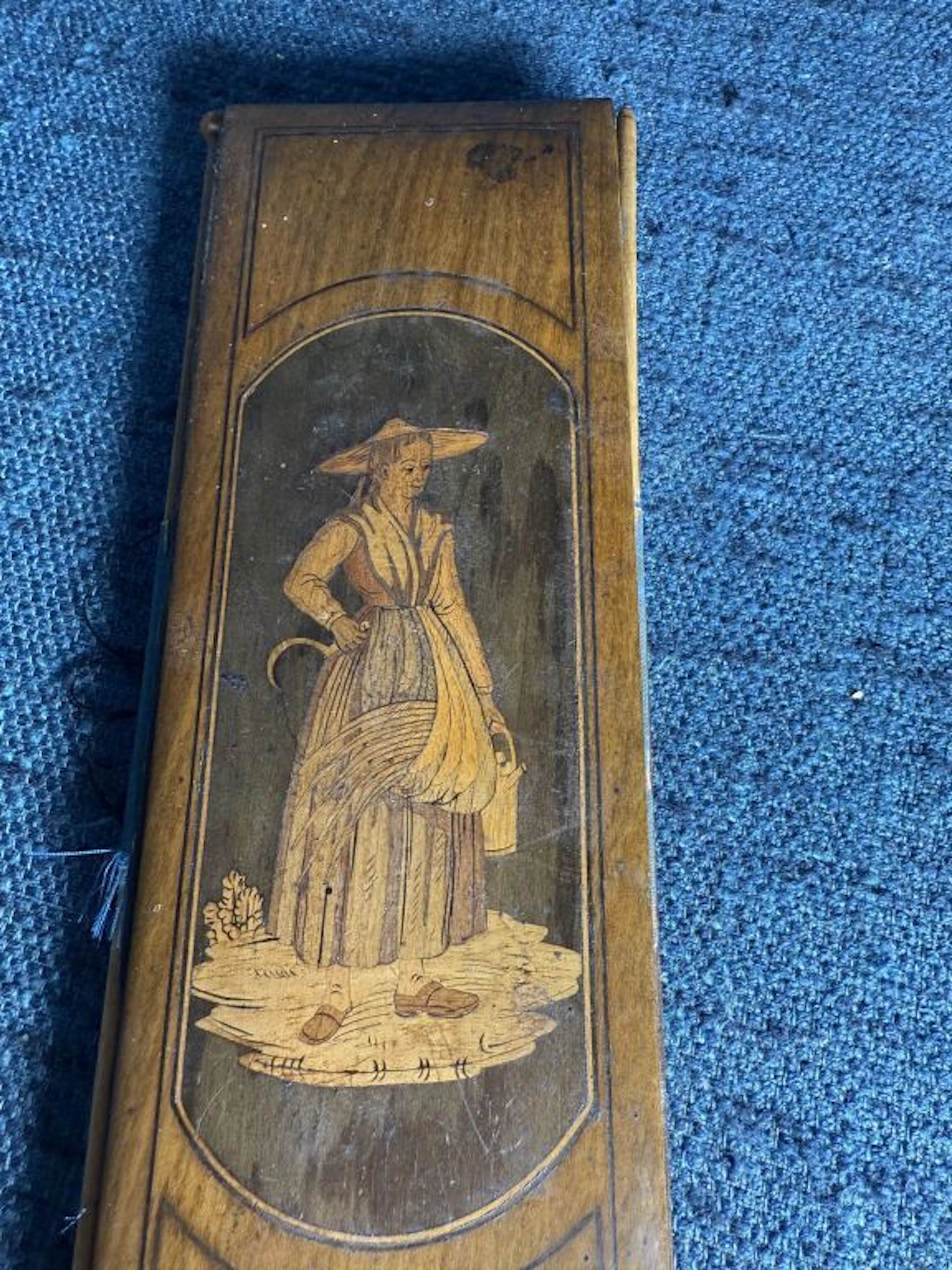 A sewing case made of veneered wood with a marquetry decoration depicting