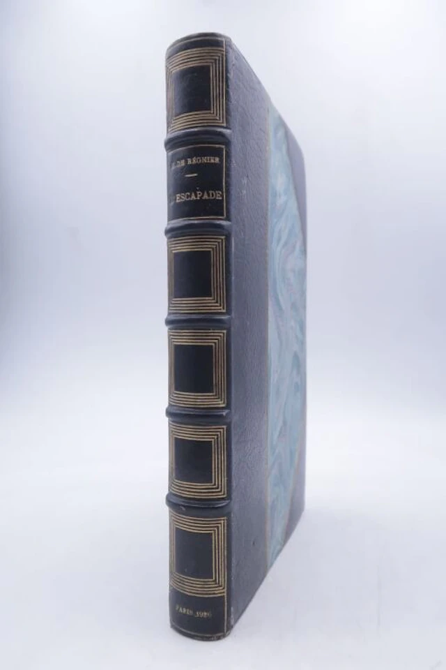 REGNIER, Henri de. *L'Escapade*. Paris, Mercure de France, 1926. In-8