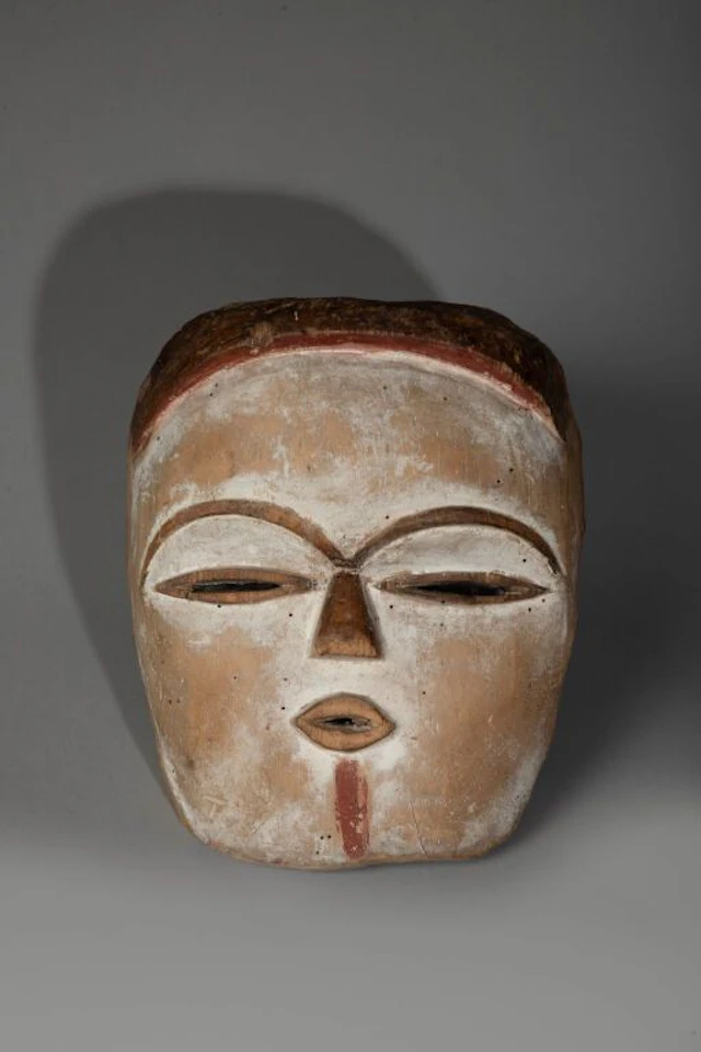 Mask with elongated eyes and eyebrows forming a beautiful arc. Light