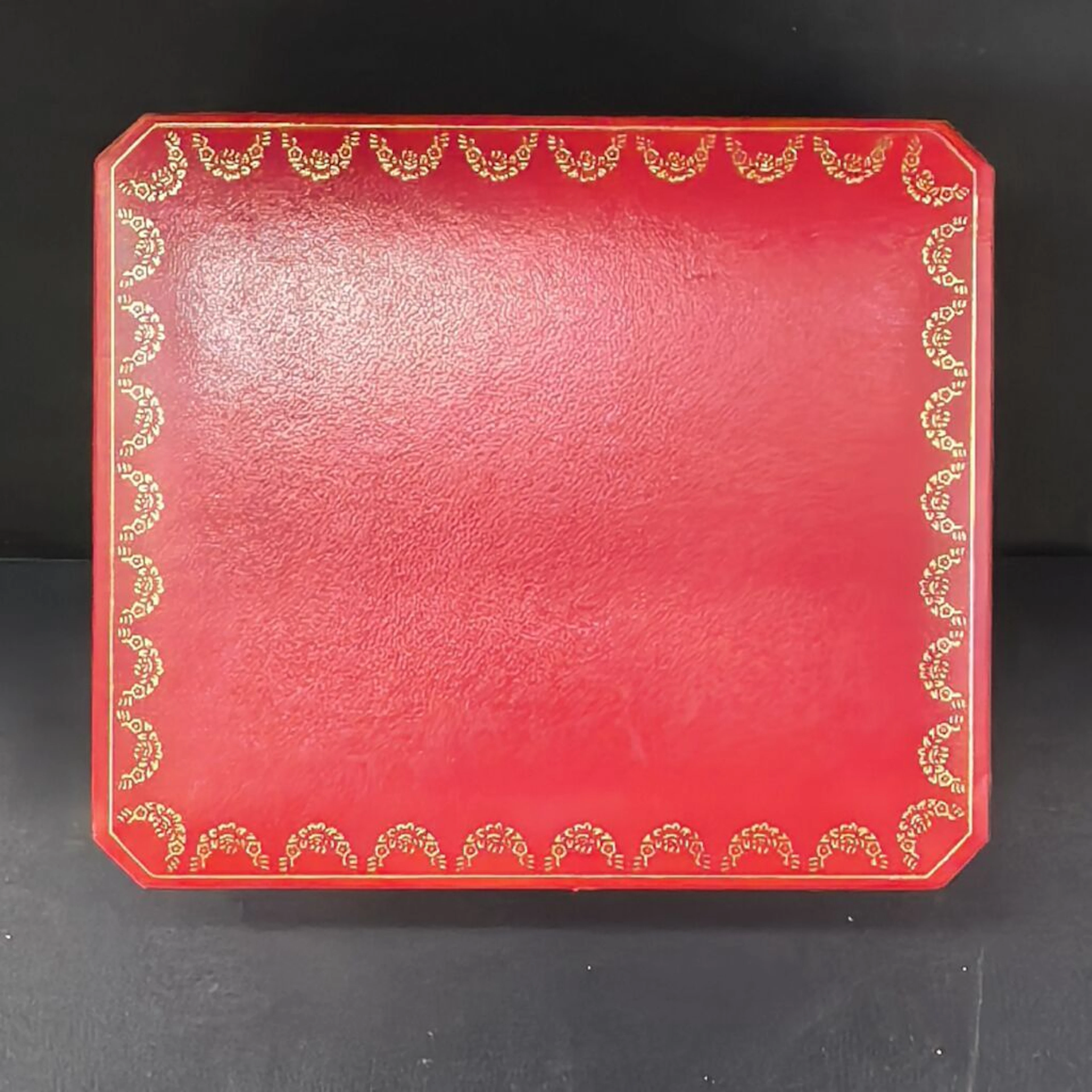 CARTIER. Ref. CO 1018. 1980s–1990s. Red watch case with gold-tone