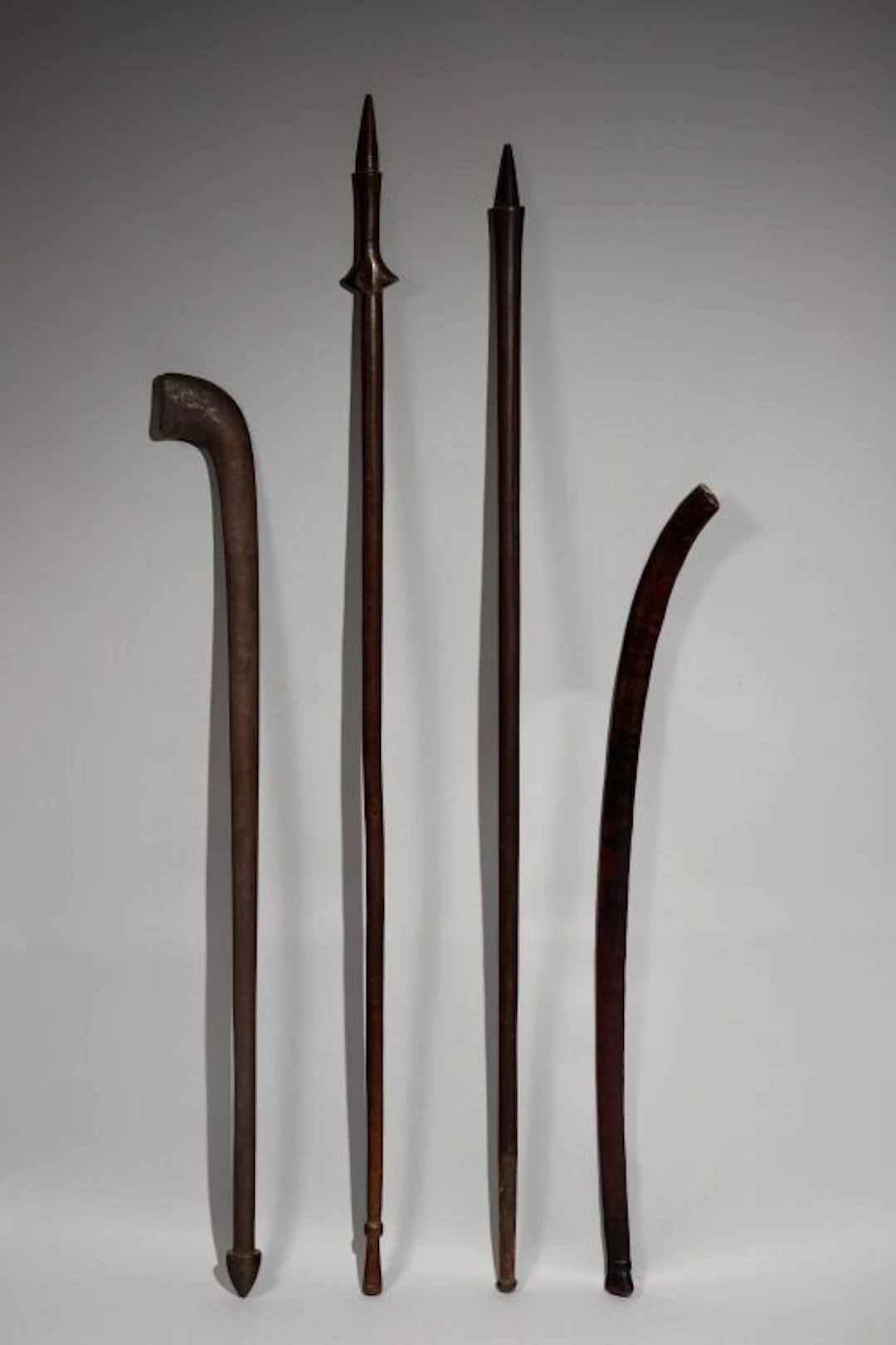 Club with a flattened, curved head and a conical pommel. Vanuatu Archipelago