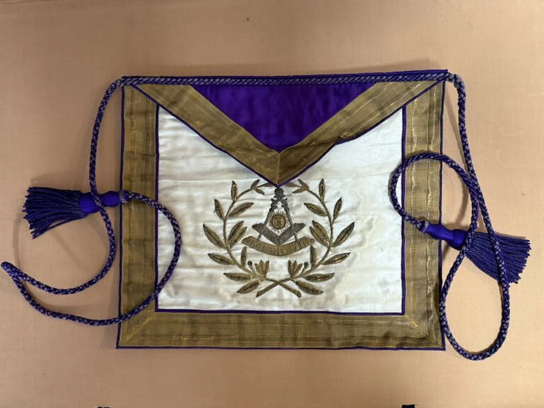 American Masonic Master’s apron, made of satin embroidered with gold