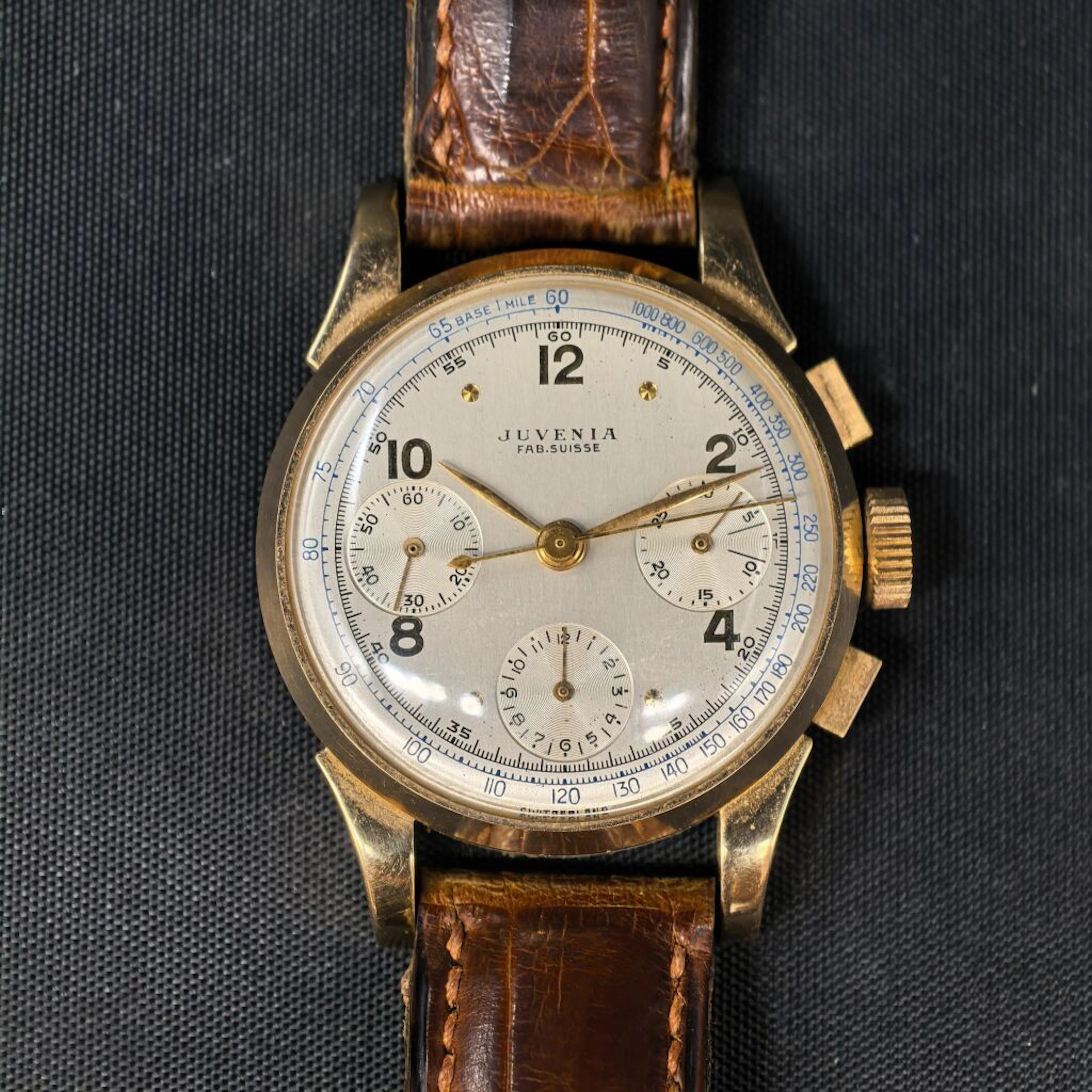 Juvénia. Men’s 750‰ rose gold CHRONOGRAPH WATCH, champagne-colored