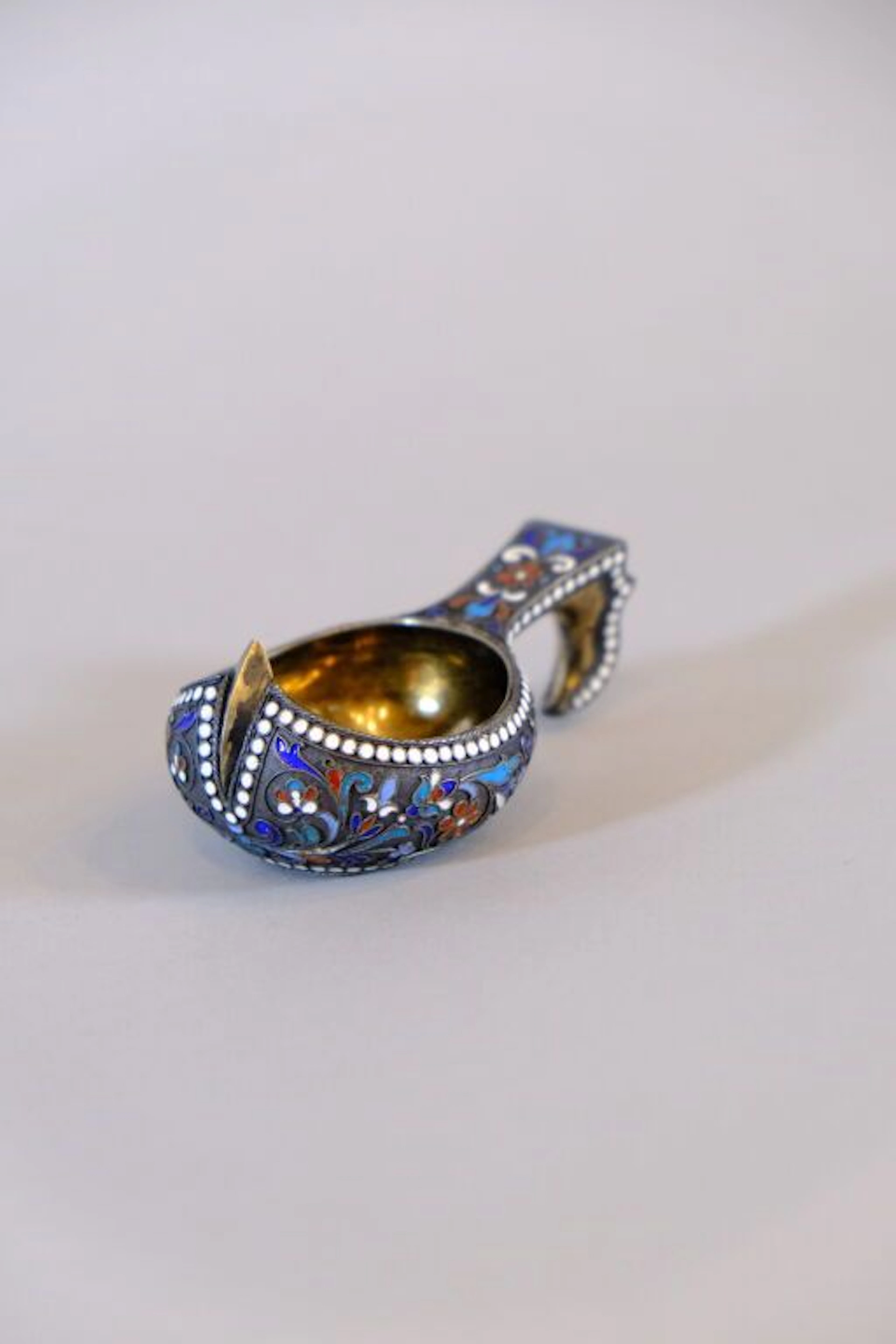 [RUSSIA] Small ladle (kovsh) made of silver and cloisonné enamel.
