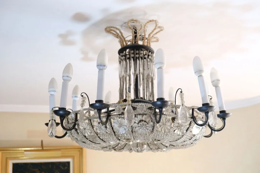 In the style of BACCARAT. A 12-light pendant chandelier in the shape