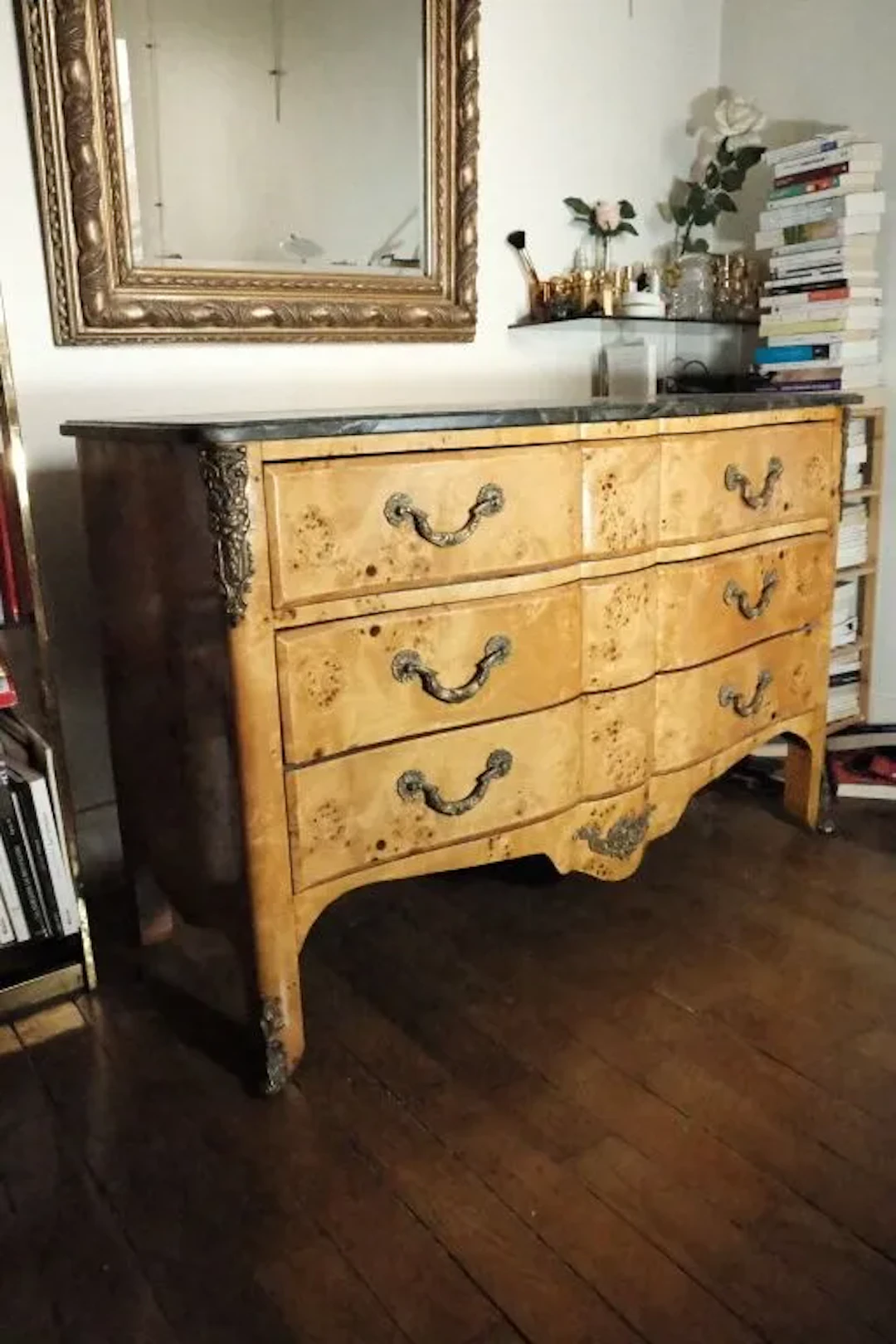 Chest of drawers with an ornate front in burl wood veneer, featuring