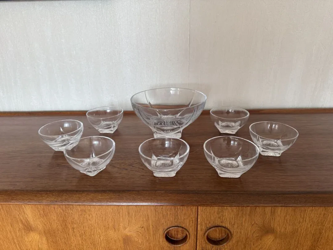 DAUM FRANCE. Large fruit salad bowl with 7 matching small crystal