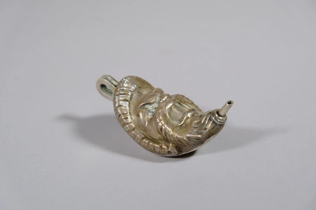 800/1000 silver oil lamp in the shape of a grimacing face. Export