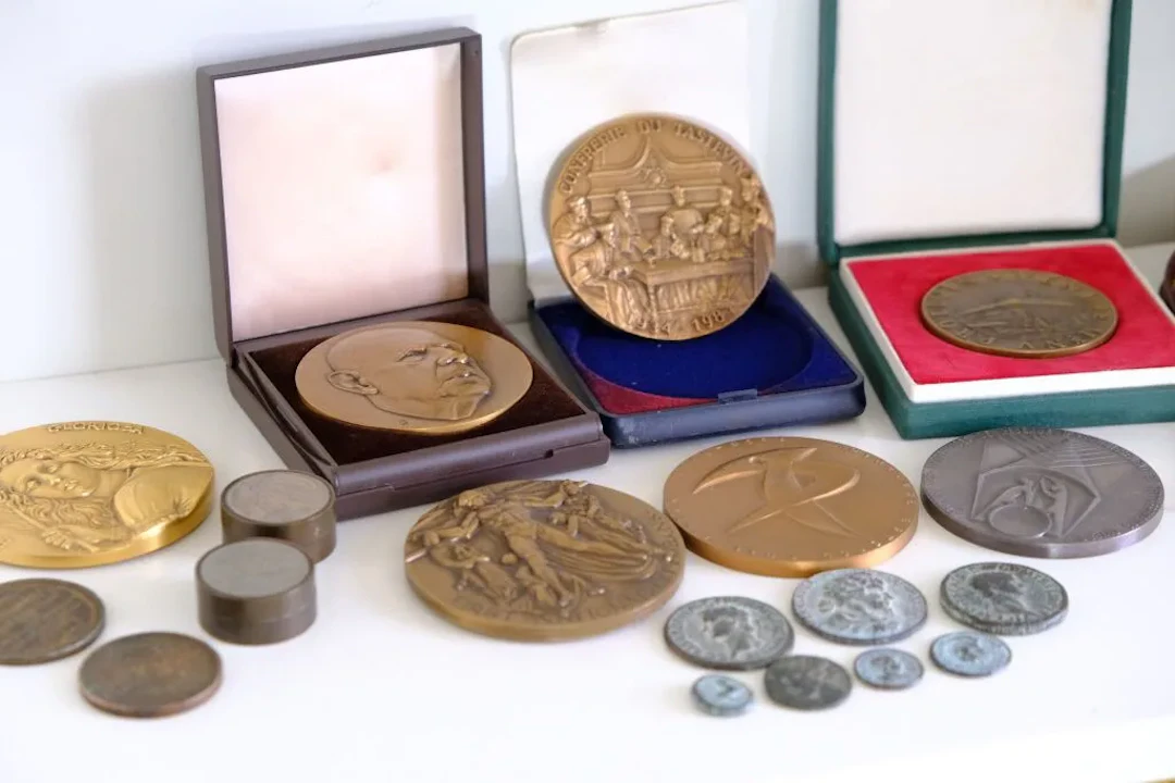 Set of bronze and metal medals, including: - Barbara Gloriosa 1812–1862.