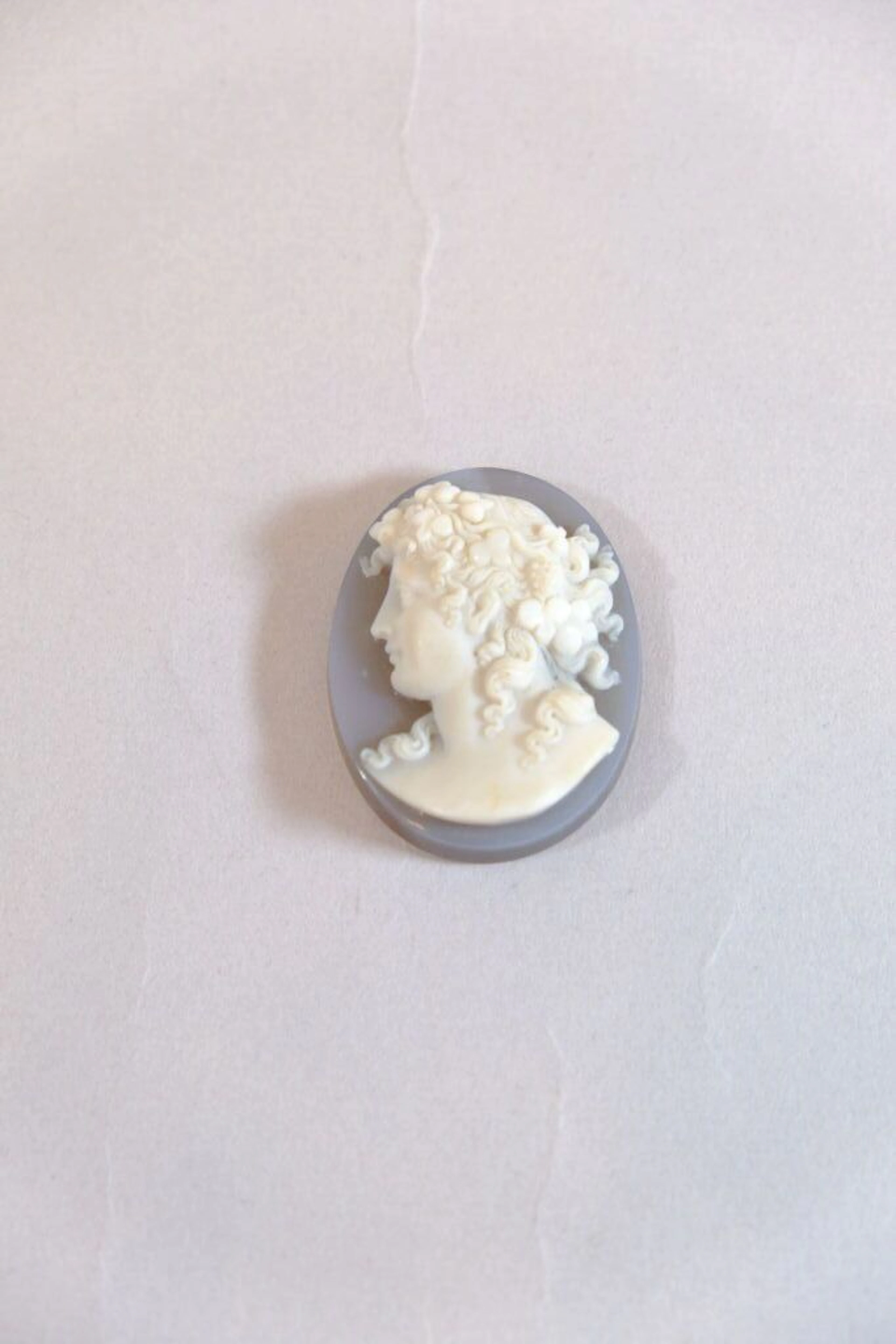 Double-layered agate cameo depicting the profile of a young woman