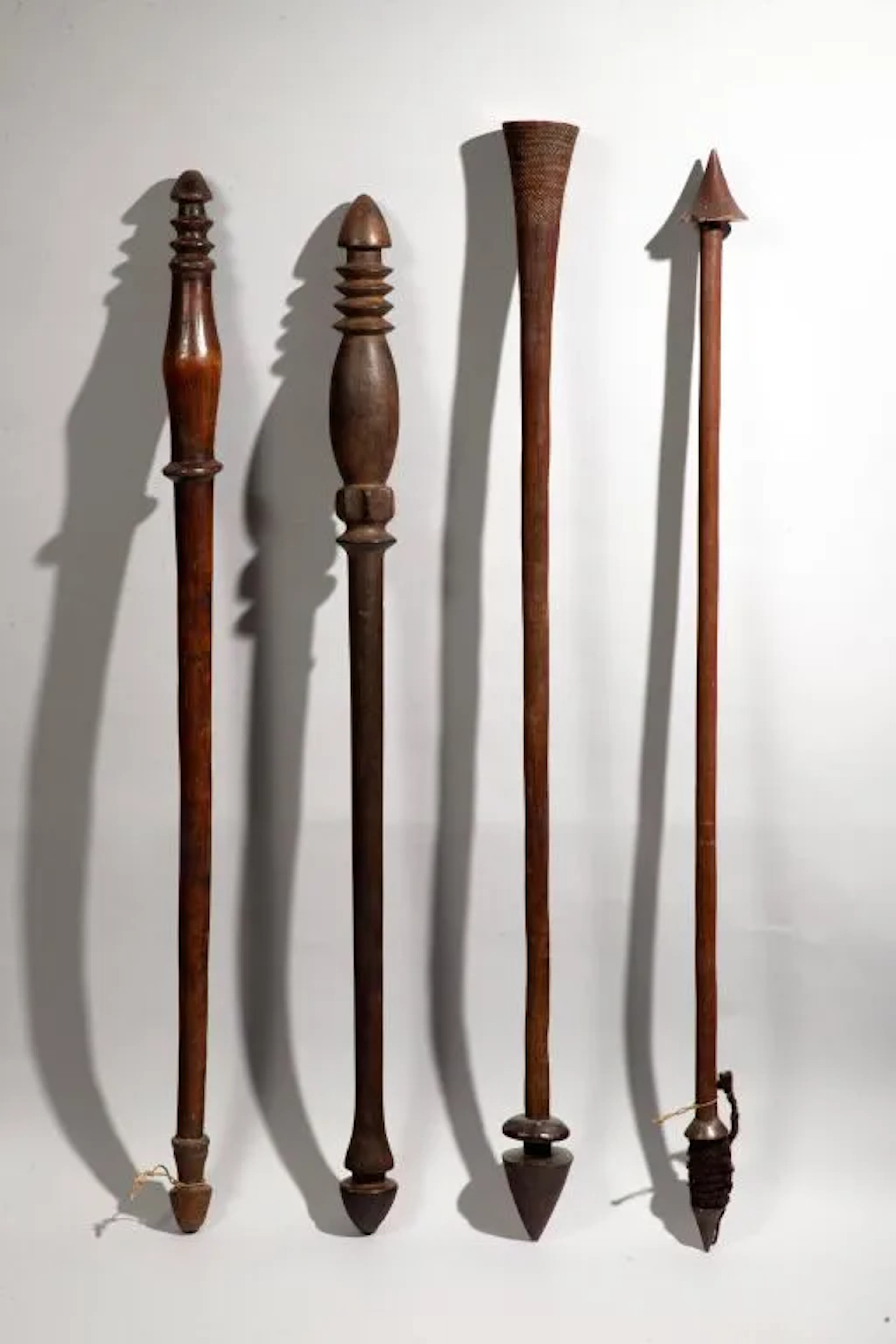 Club with a cylindrical, ringed head. Dark patina. Vanuatu, 19th century.
