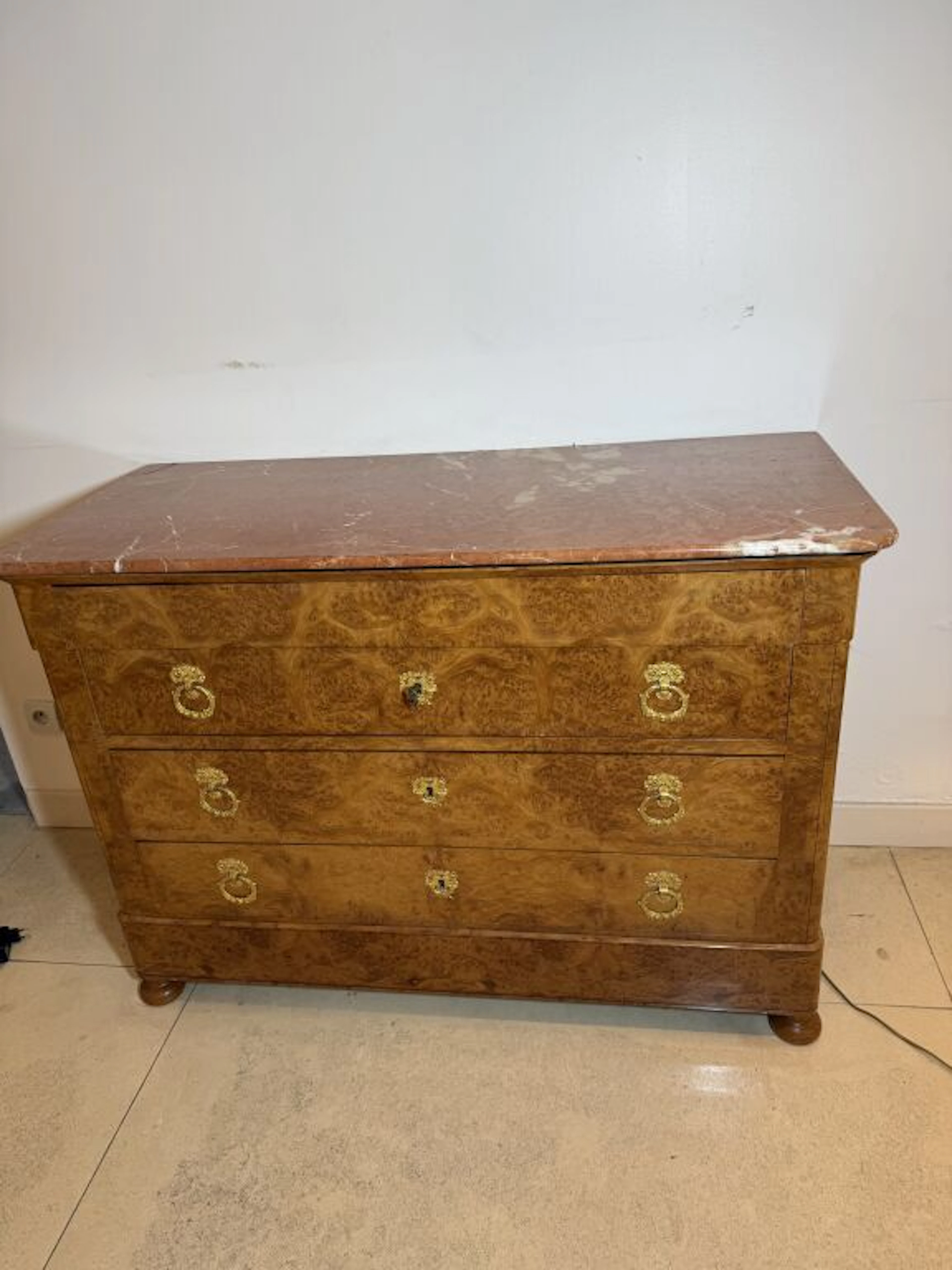 Chest of drawers made of burl wood veneer, with four front-opening