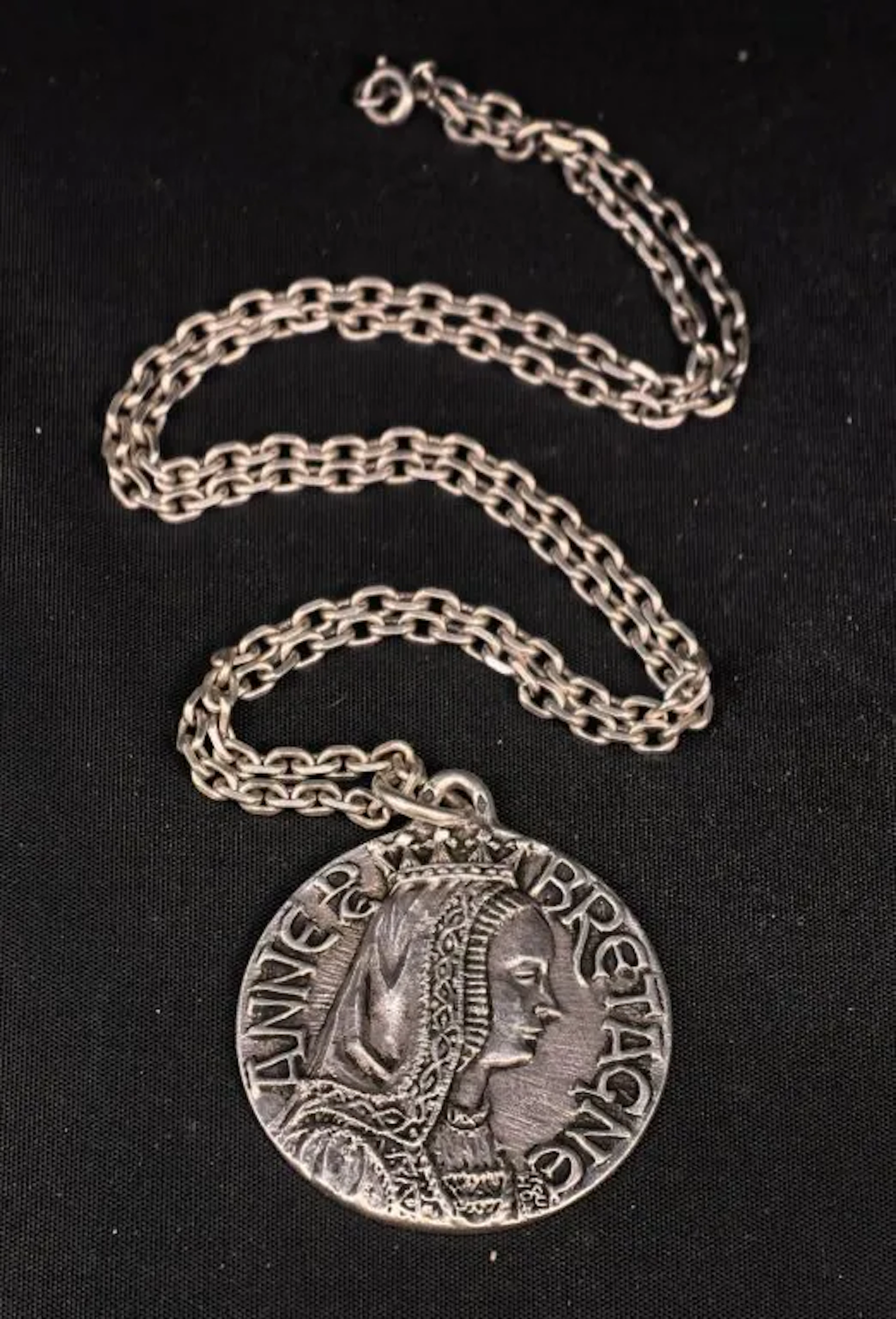 TOUL HOAT, Brittany. An 800‰ silver pendant consisting of a filed