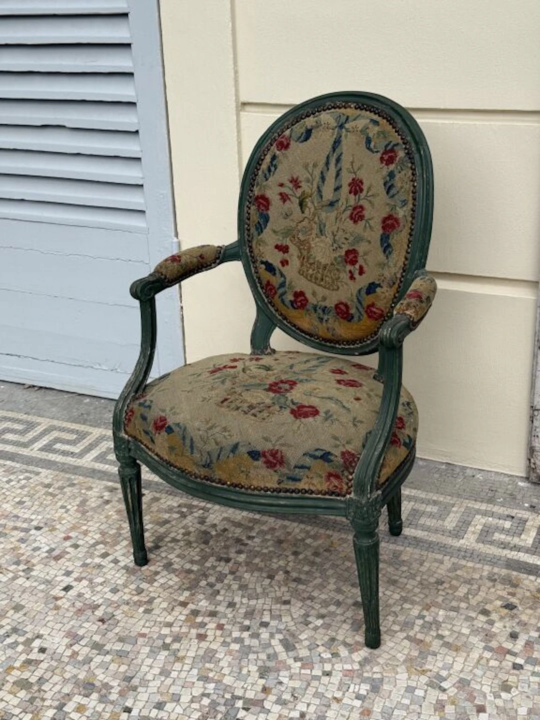 Cabriolet armchair with a medallion-shaped backrest of molded wood