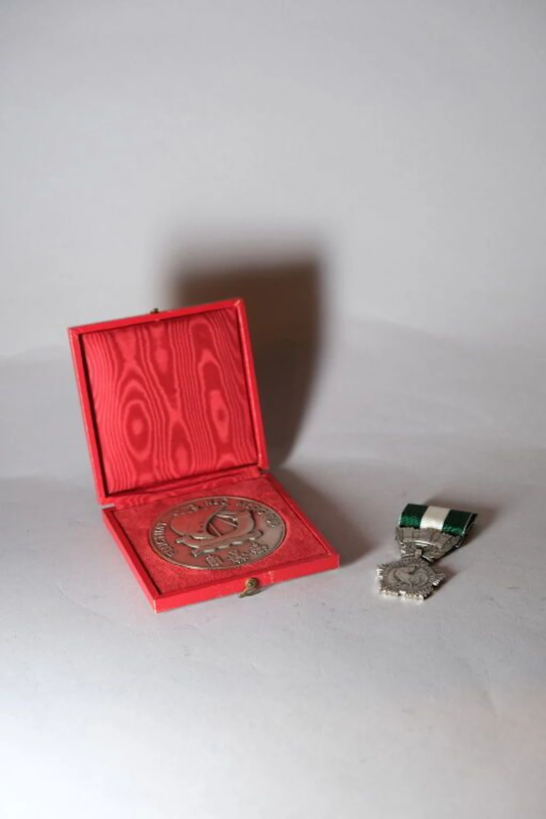 Set of two silver medals consisting of: - Medal of the City of Paris