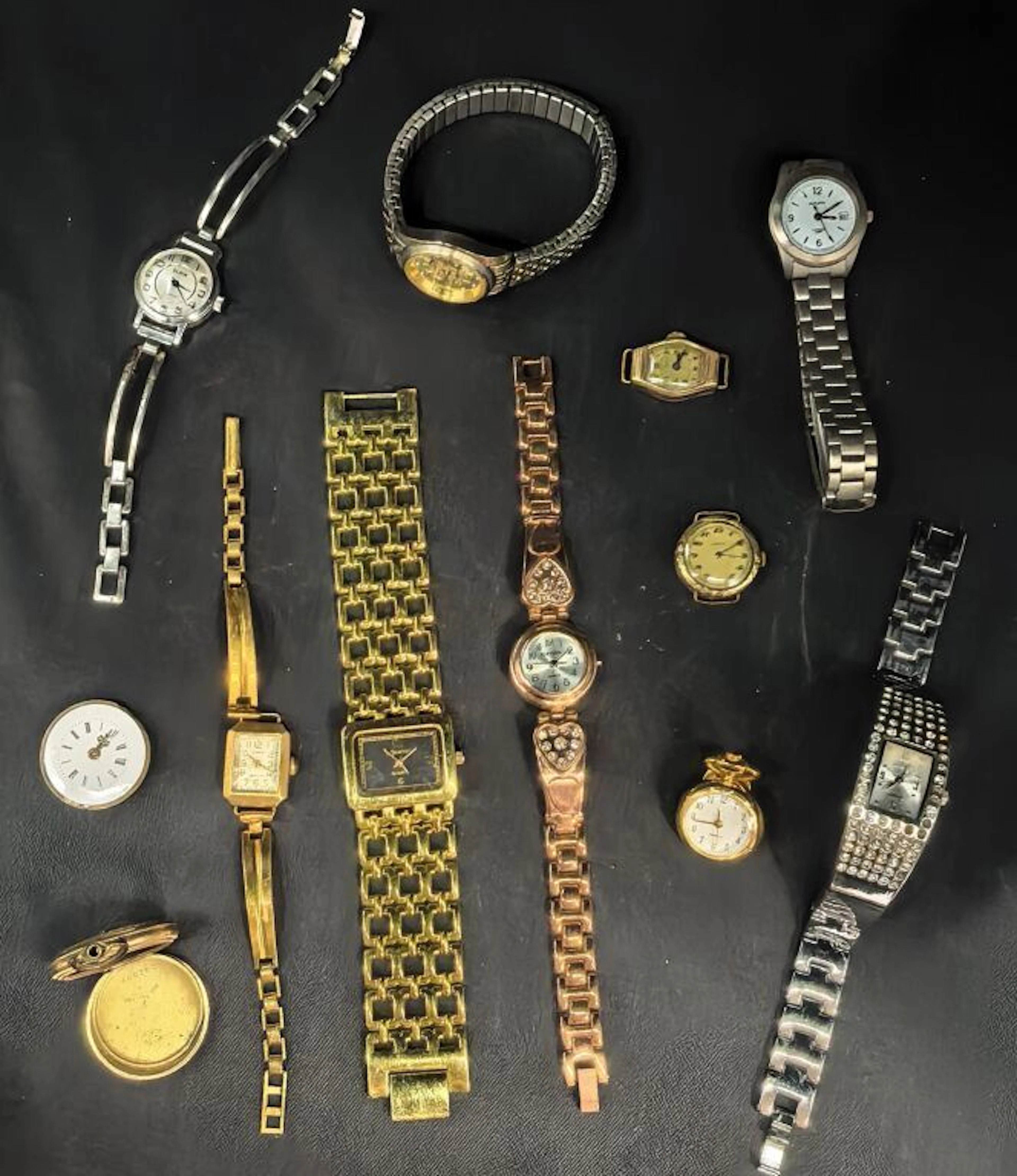 Set of watches and watch parts, functional or not, all made of gold-plated