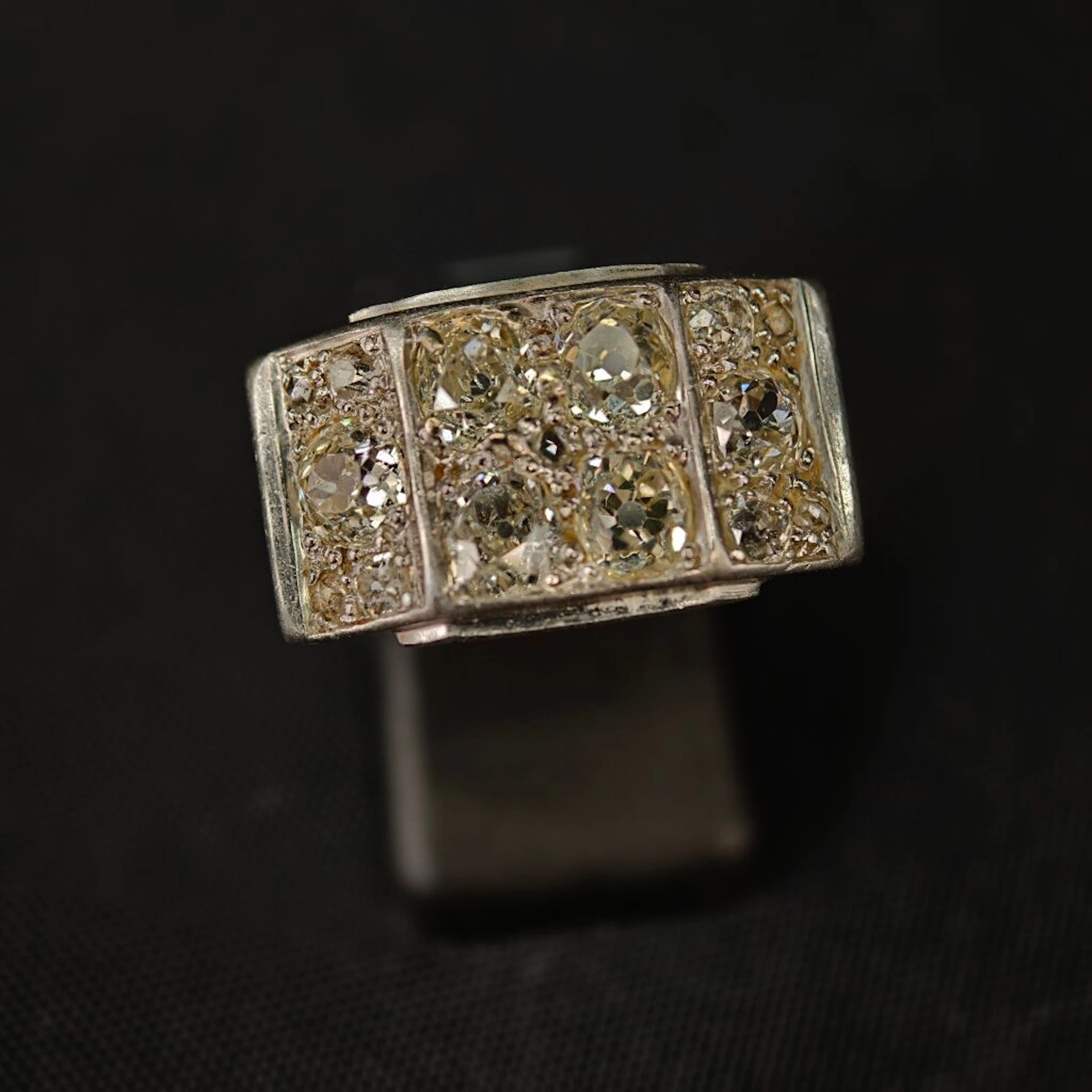 A signet ring in 950‰ platinum featuring a setting adorned with four