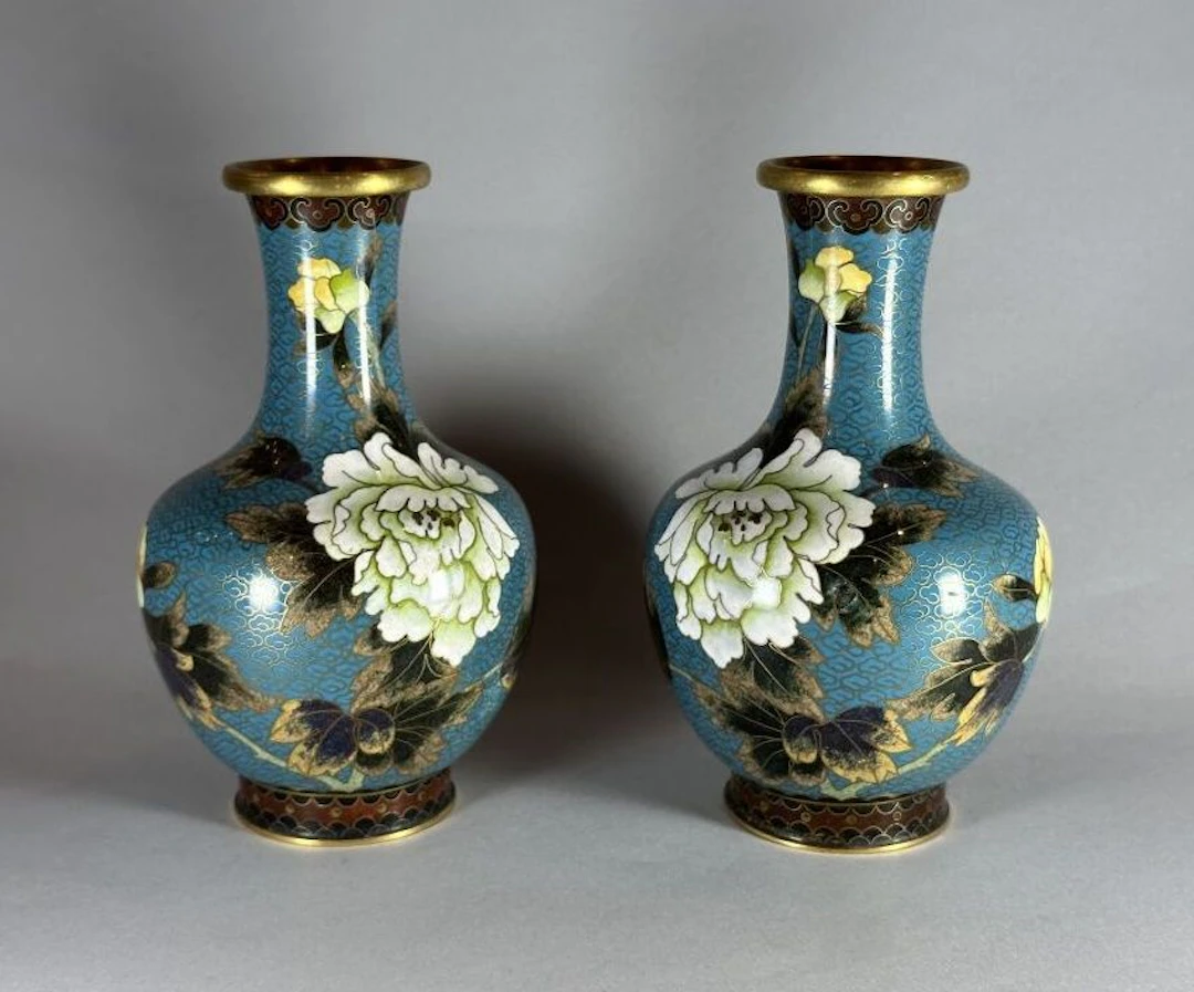 Probably JAPAN, 20th century. Pair of cloisonné enamel vases with