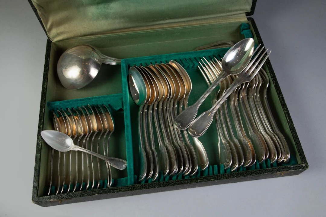 950‰ silver cutlery set, with a wavy-line pattern, including: - twelve