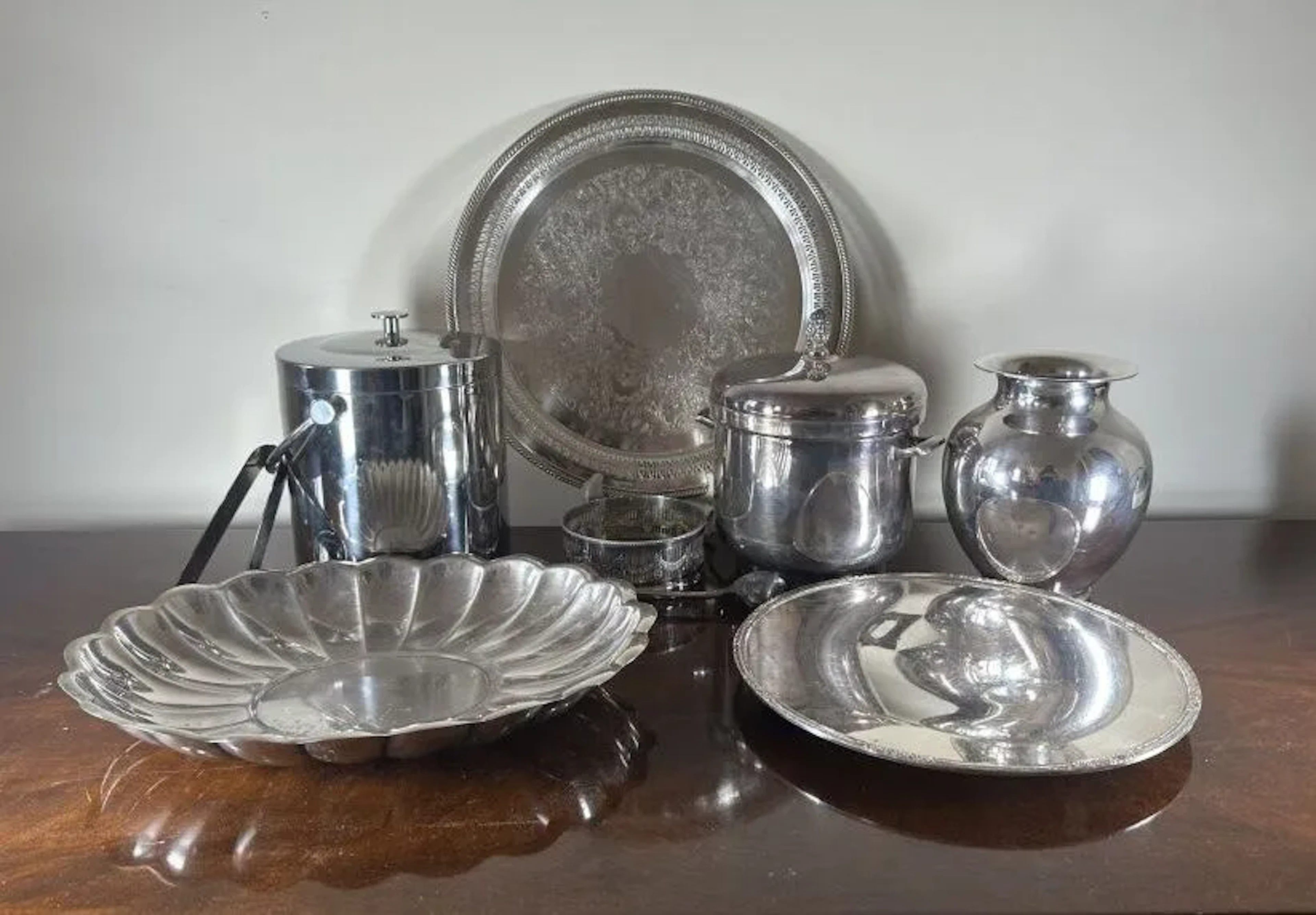 Silver plated set consisting of: - A fluted basket and a baluster