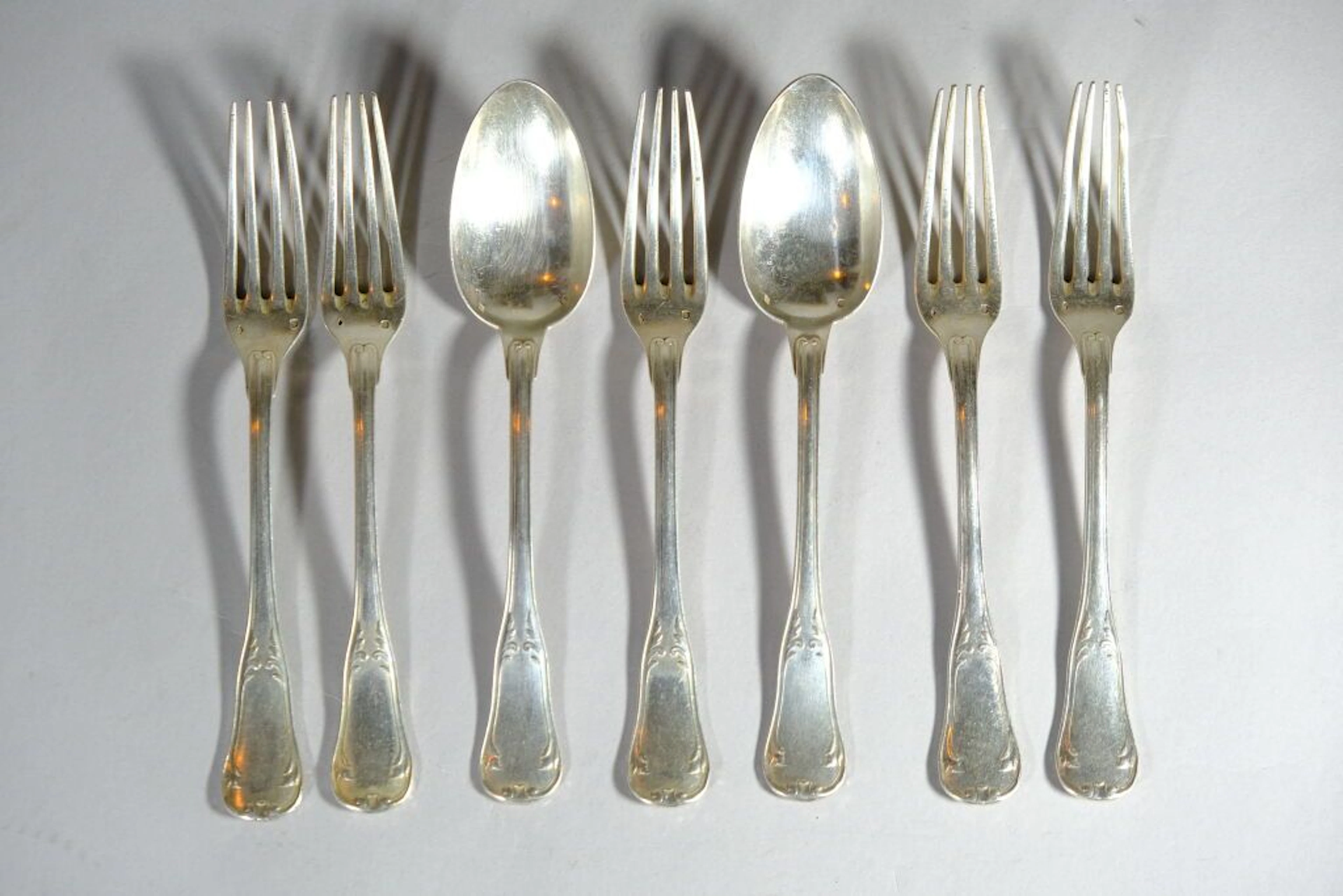 Émile PUIFORCAT. Set of 5 large forks and 2 large spoons in 925/1000