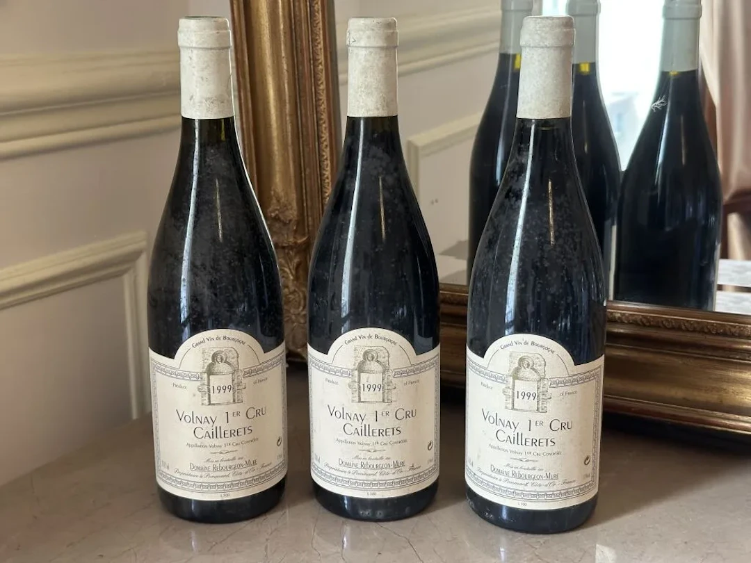 VOLNAY 1er Cru "Caillerets" 1999 - Domaine Rebourgeon - Mature. Labels