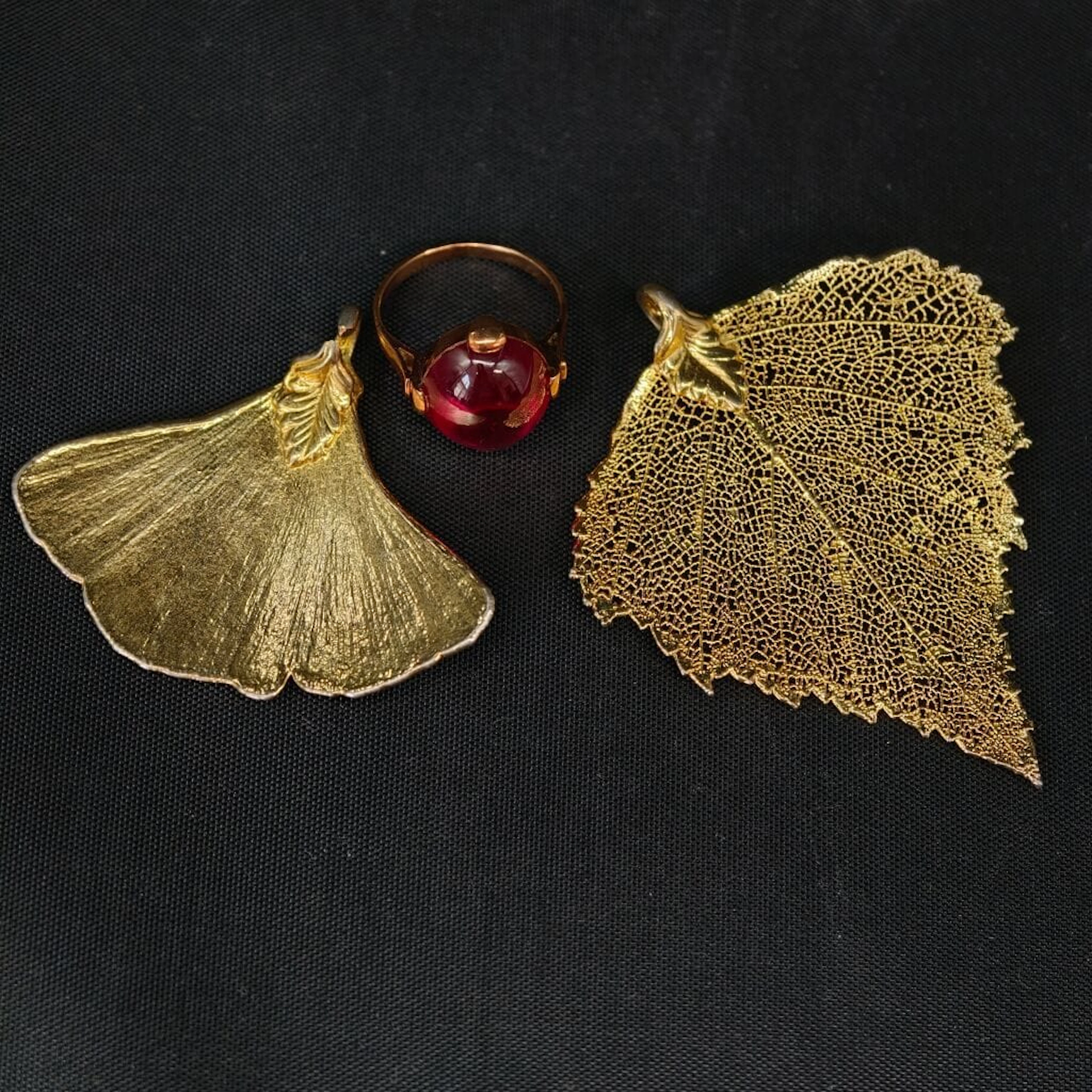 SET consisting of two gold-plated metal pendants and a ring made of