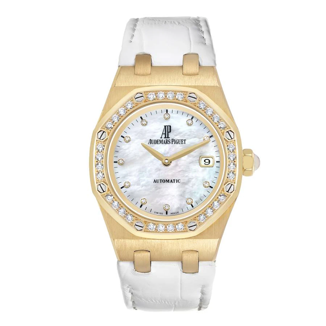 Lady Royal Oak (Reference 77321). A 33mm yellow gold diamond-set quartz