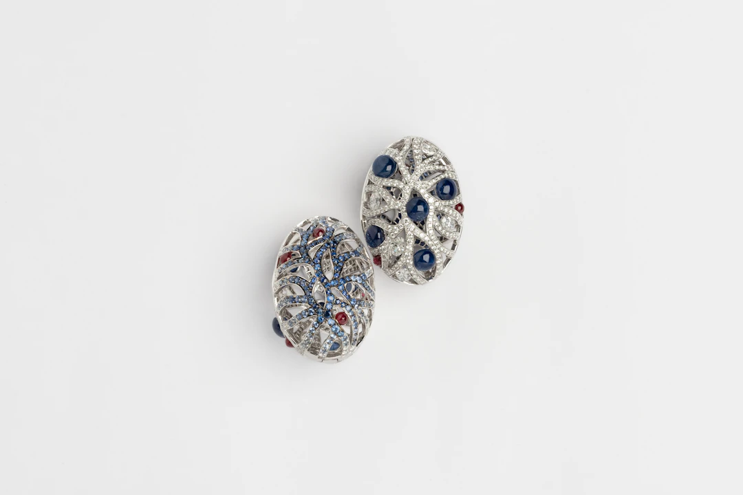 Bleeding Tooth Oval Earrings
