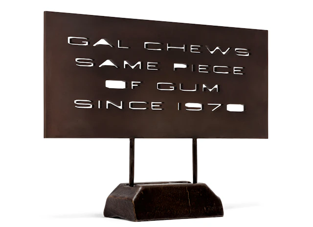 GAL CHEWS GUM